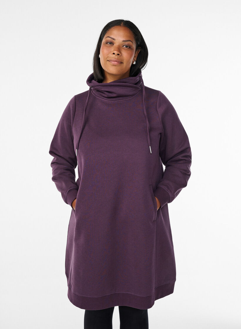 Lyhyt swetarimekko korkealla kauluksella ja taskuilla, Violetti, Model image number 0
