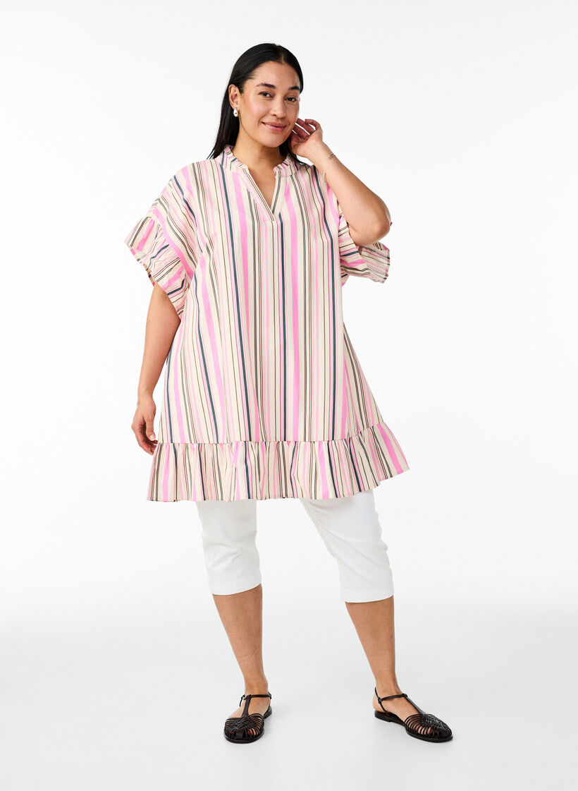 V-pääntiellä ja röyhelöyksityiskohdilla varustettu tunika, Valkoinen, Model image number 1