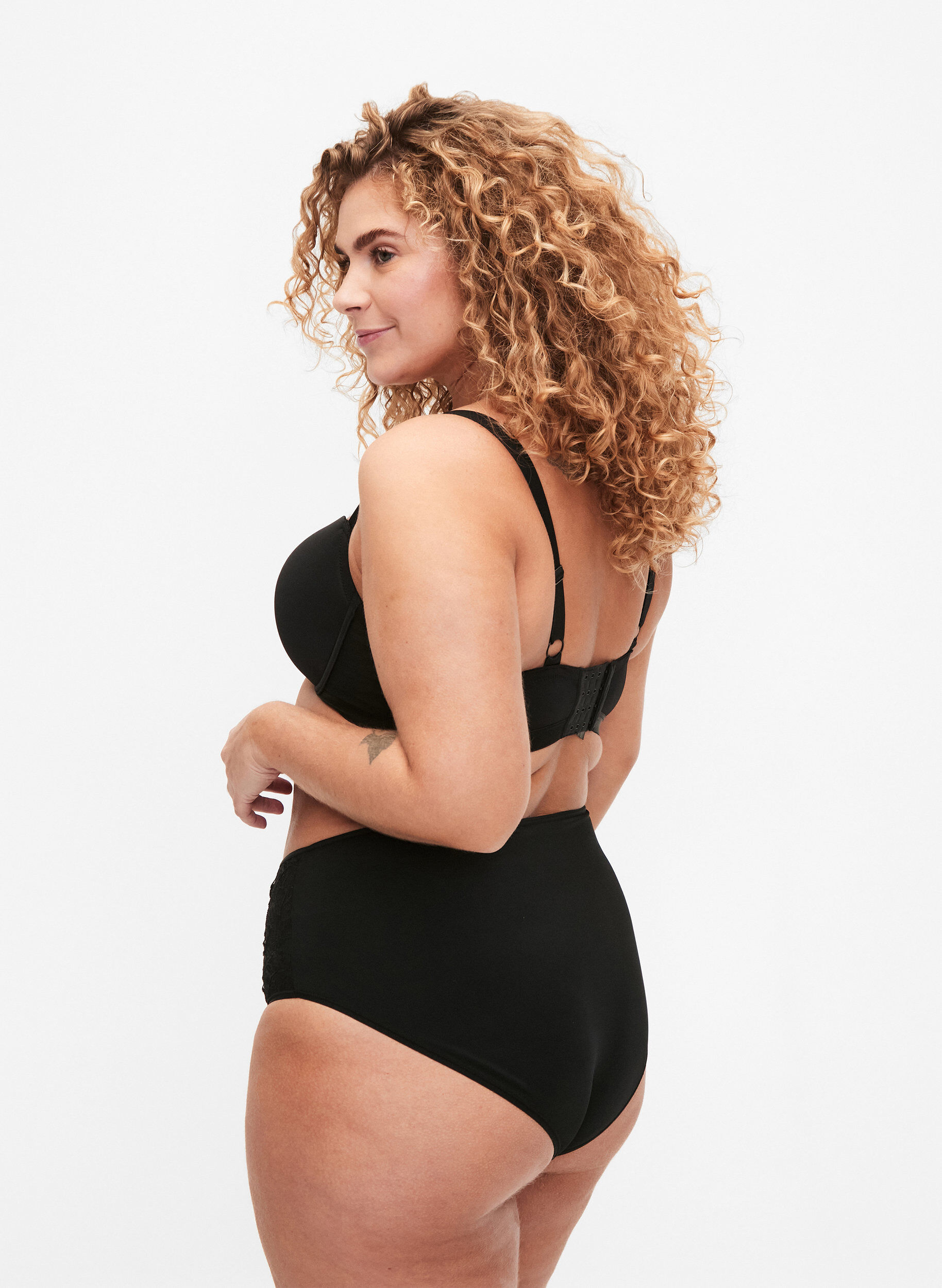 Zizzi 2-pack alushousut, joissa on normaali vy&ouml;t&auml;r&ouml;, Musta, Model image number 1