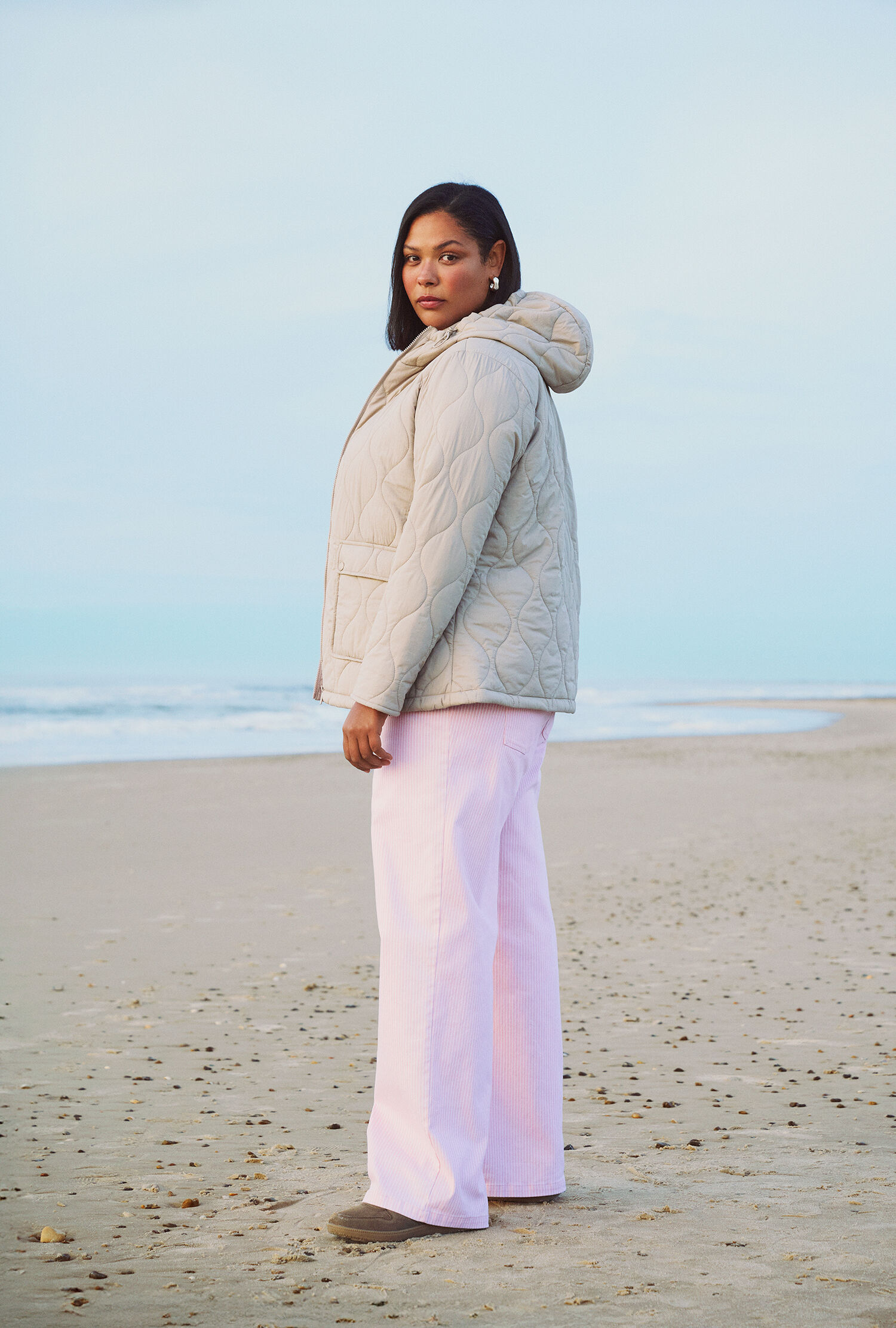 Zizzi Quilted jacket in pink tones, , Model