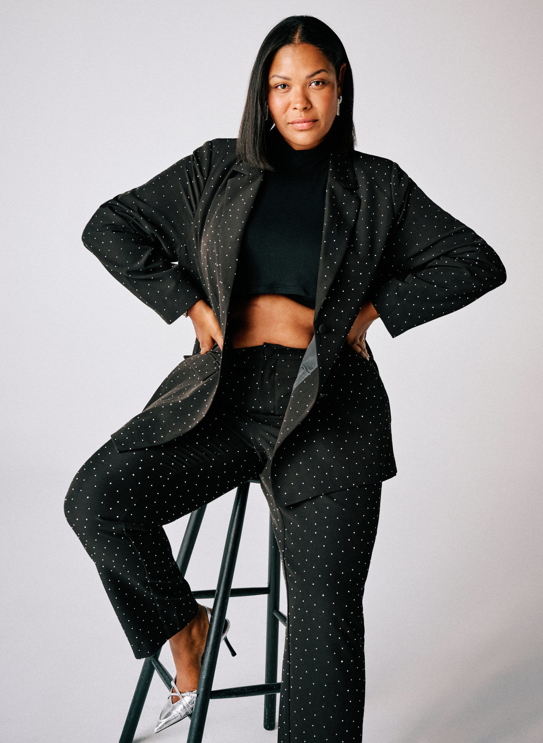 Zizzi Housut strasseilla ja korkealla vy&ouml;t&auml;r&ouml;ll&auml;, Musta, Image image number 0