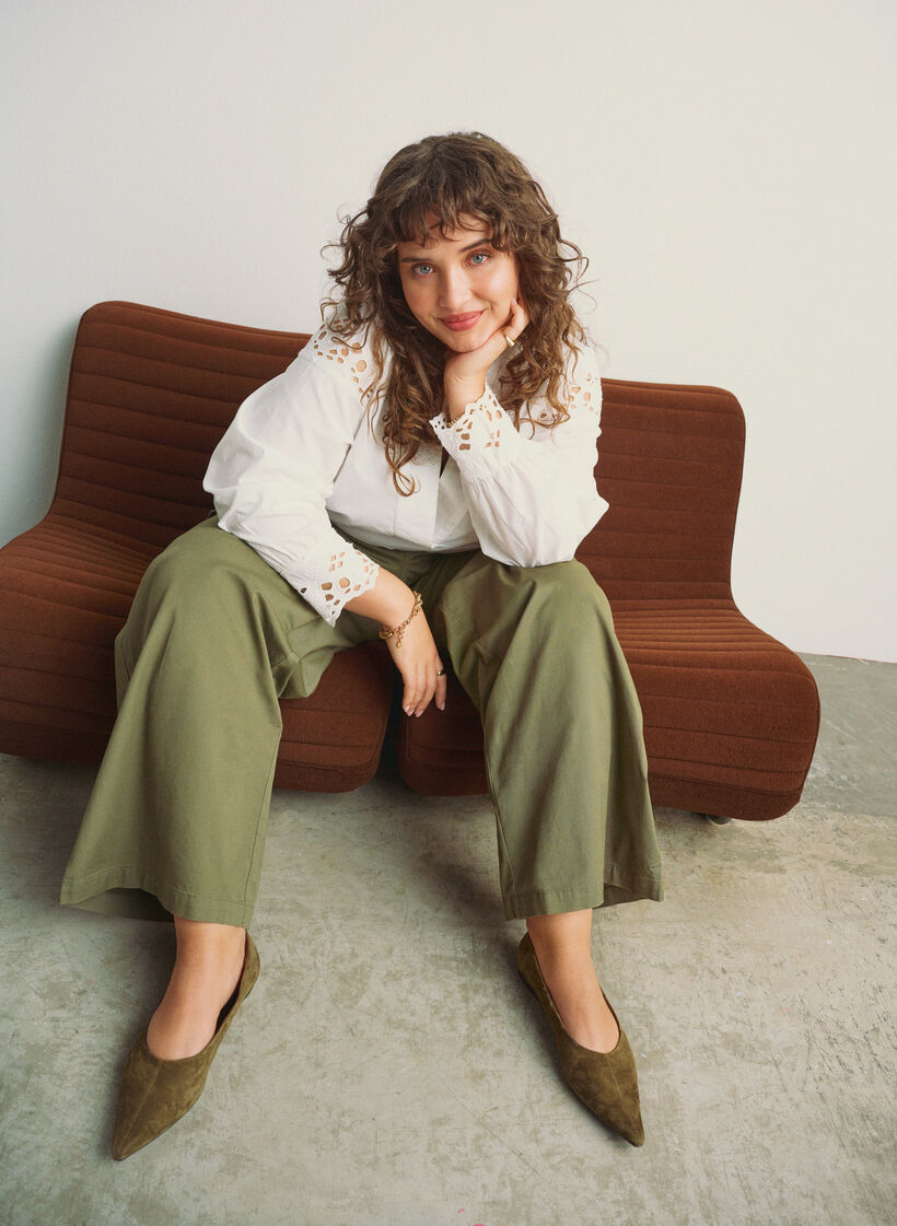 V-p&auml;&auml;ntiellinen pusero broderie anglaise -yksityiskohdilla, Valkoinen, Image