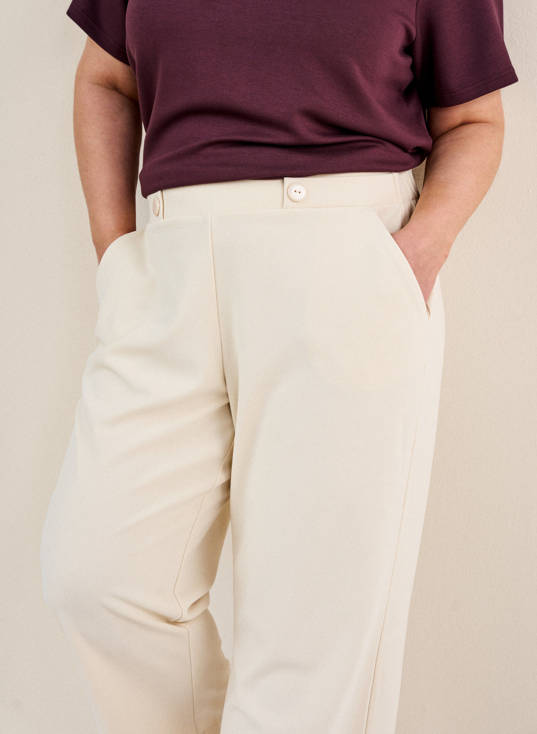 Zizzi7/8-pituiset housut v&auml;lj&auml;ss&auml; mallissa, Beige, Model image number 3