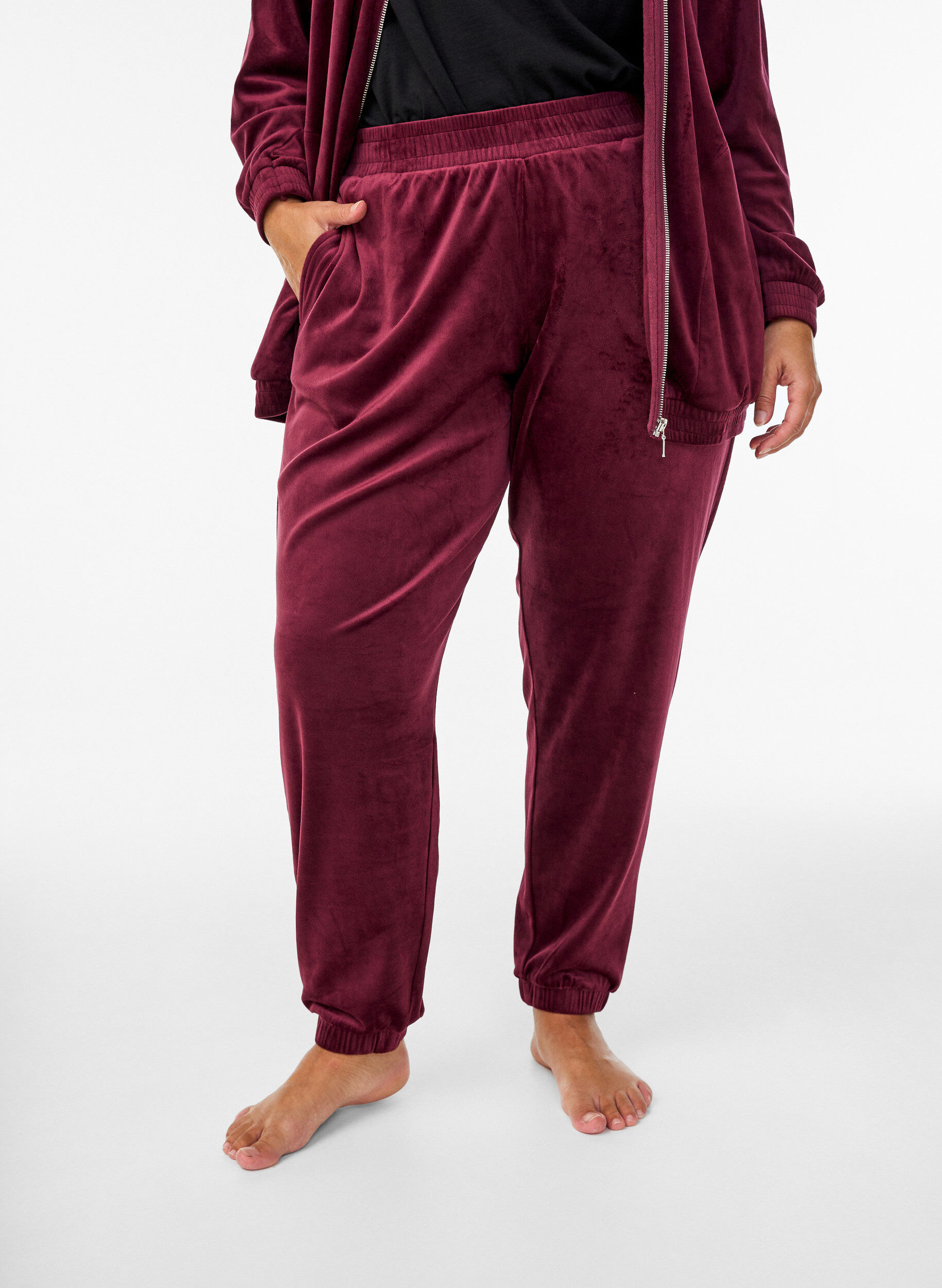 ZizziV&auml;lj&auml;t samettihousut, Punainen, Model image number 2