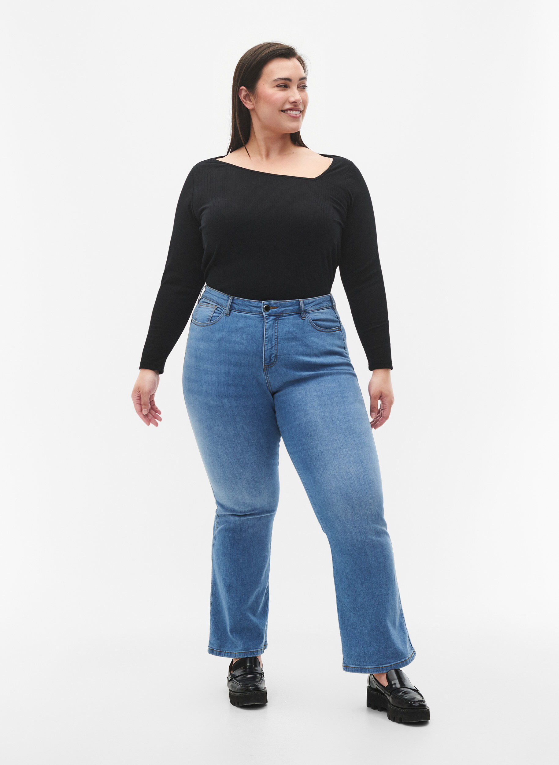 Zizzi Pitk&auml;hihainen T-paita, jossa ep&auml;symmetrinen leikkaus, Black, Model image number 2