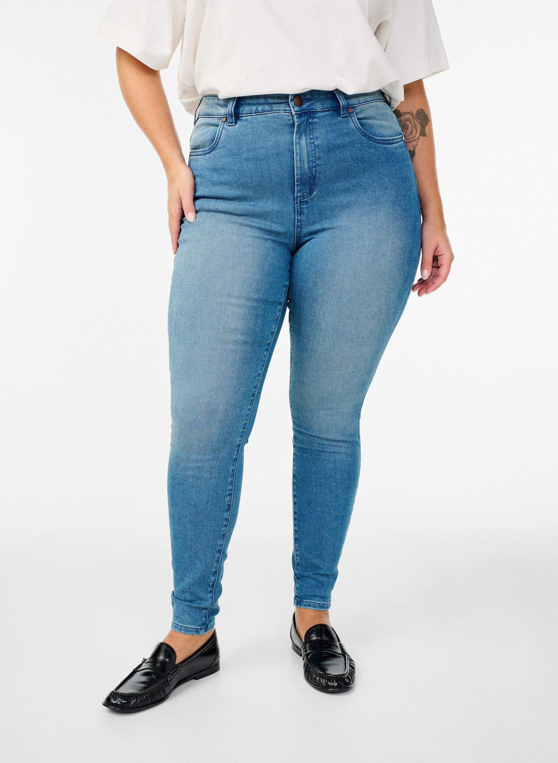 ZizziSuper slim Amy-farkut korkealla vy&ouml;t&auml;r&ouml;ll&auml;, Sininen, Model image number 2