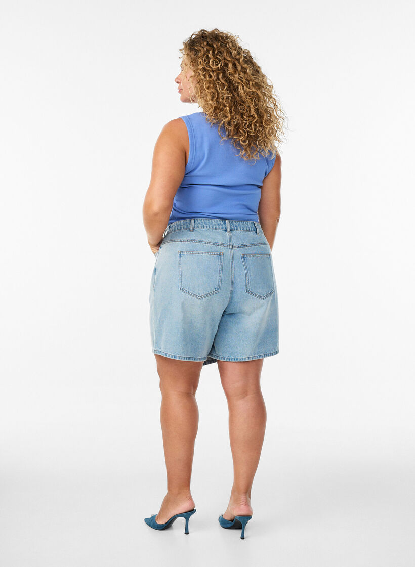 Denimskortsit kietaisuefektill&auml; ja korkealla vy&ouml;t&auml;r&ouml;ll&auml;, Sininen, Model image number 2
