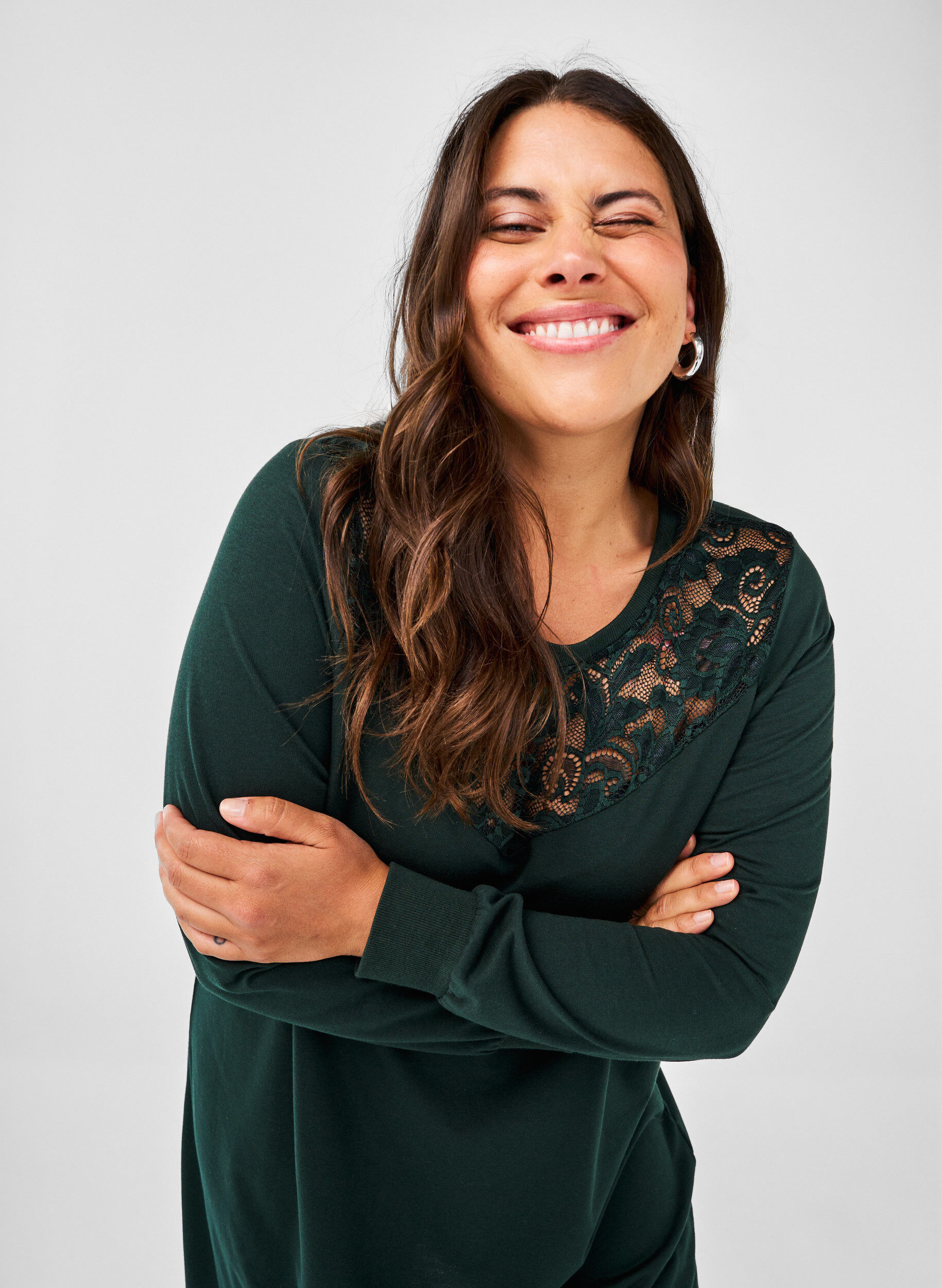 Zizzi Lyhyt collegemekko pitsisell&auml; yksityiskohdalla, Scarab, Image image number 0