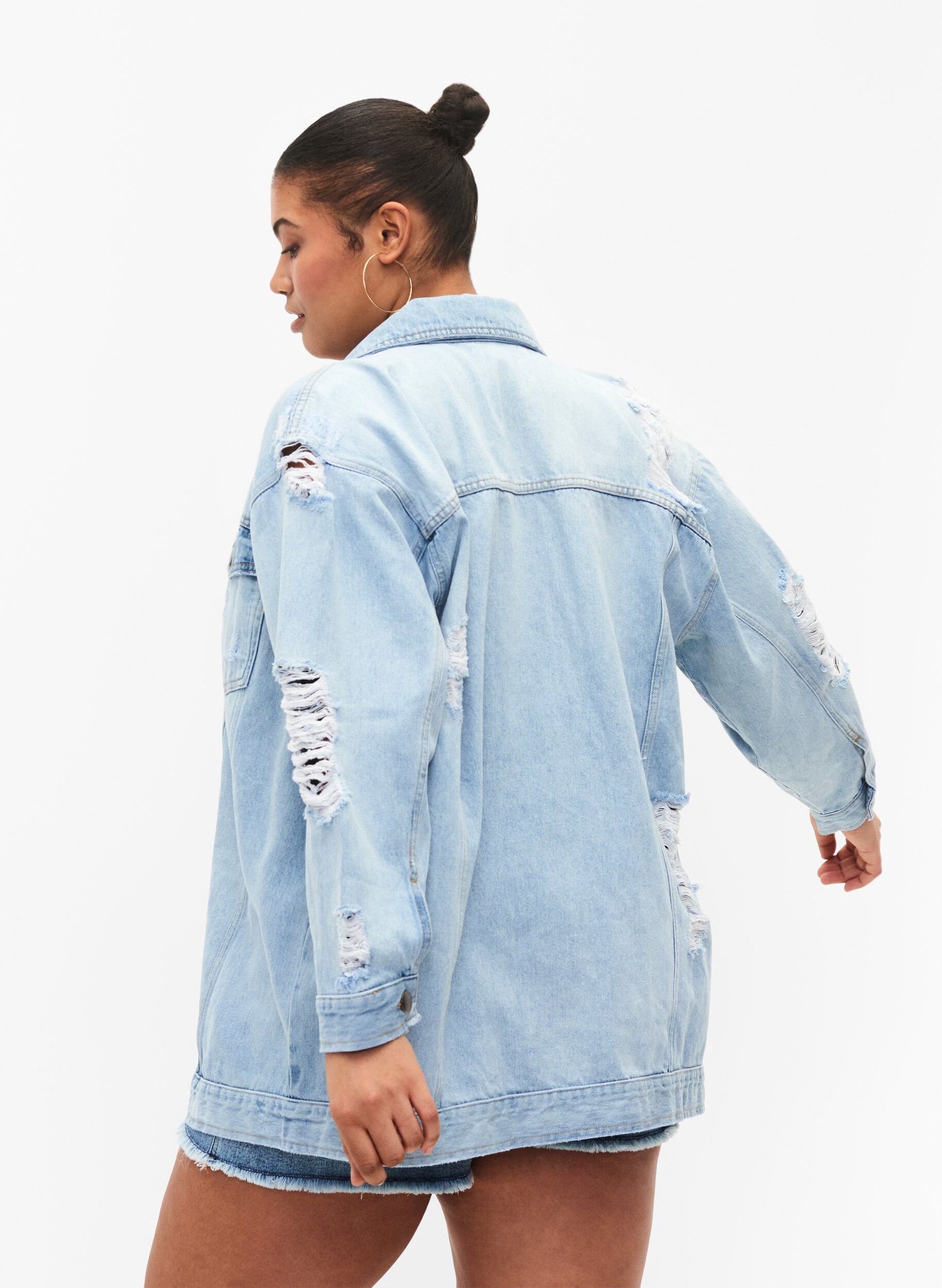 Zizzi V&auml;lj&auml; farkkutakki kulutuksilla, Light blue denim, Model image number 1