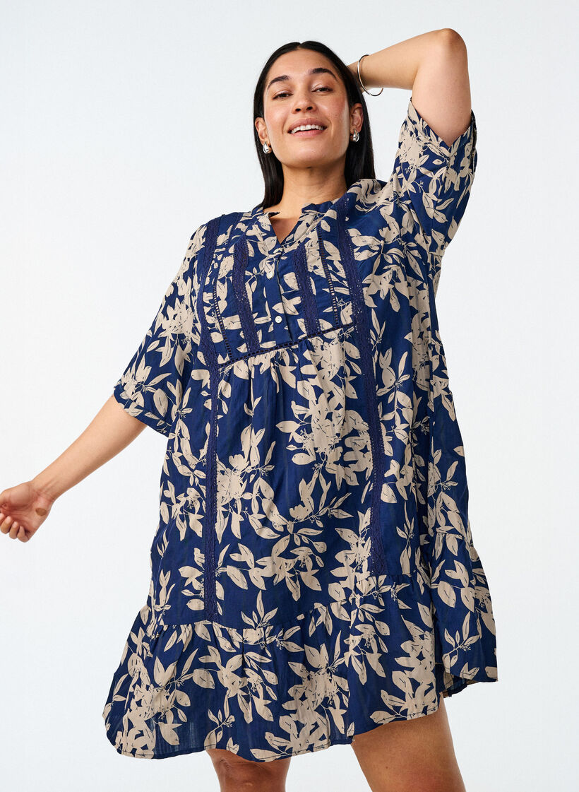 Lyhyt viskoosimekko pitsisomisteella ja A-linjaisella leikkauksella, Sininen, Image image number 0