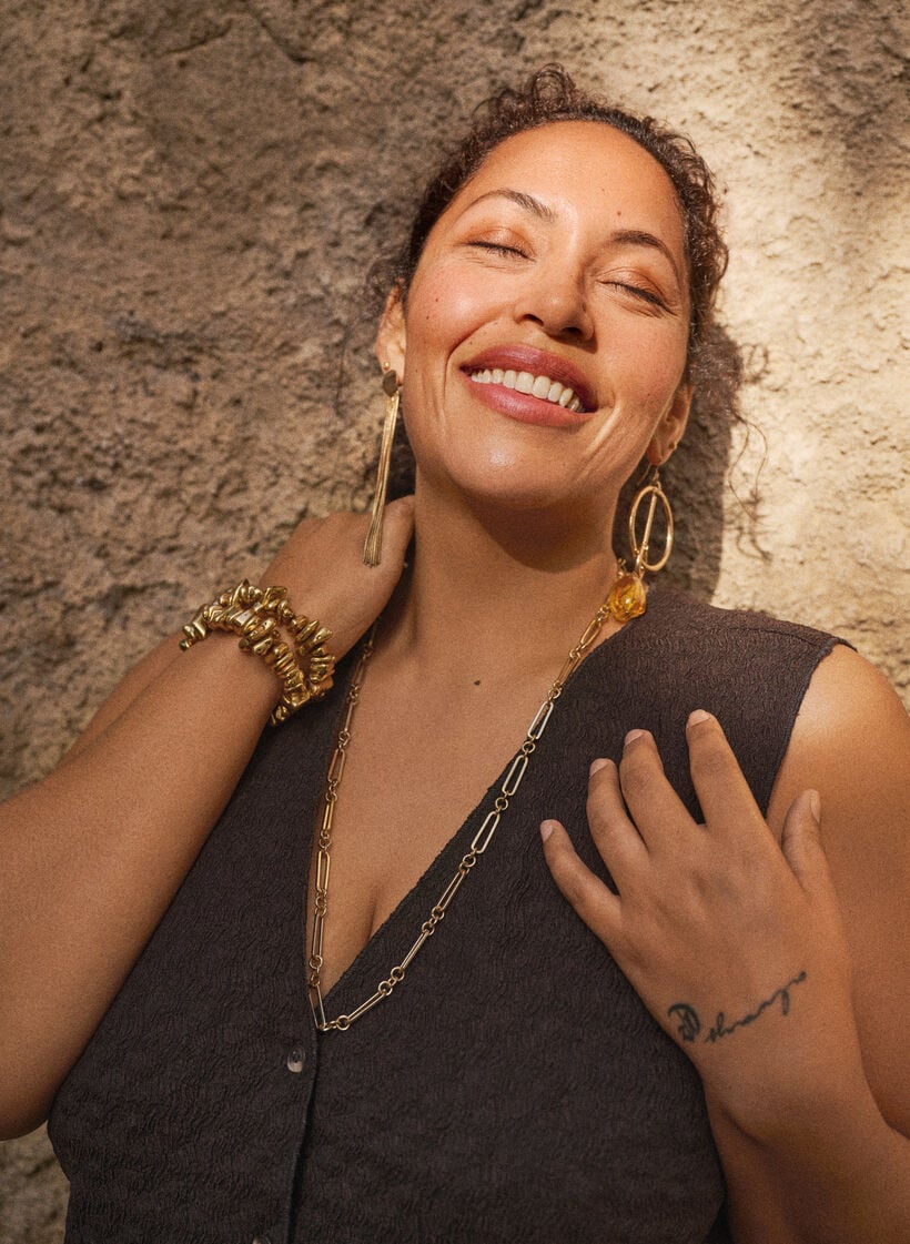 Hihaton toppi aaltoilevalla tekstuurilla ja nappikiinnityksell&auml;, Ruskea, Image image number 0