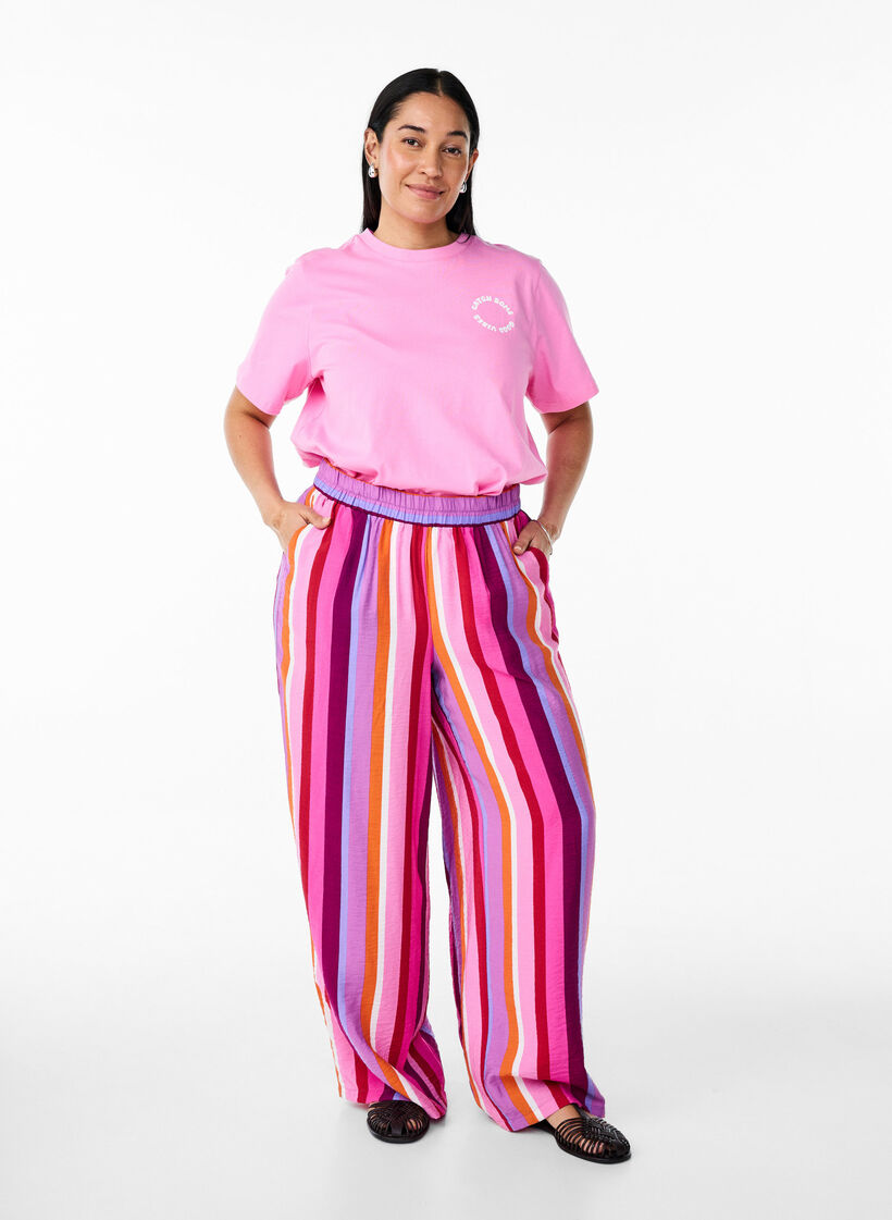 Luomupuuvillasta valmistettu T-paita tekstillä, Vaaleanpunainen, Model image number 1