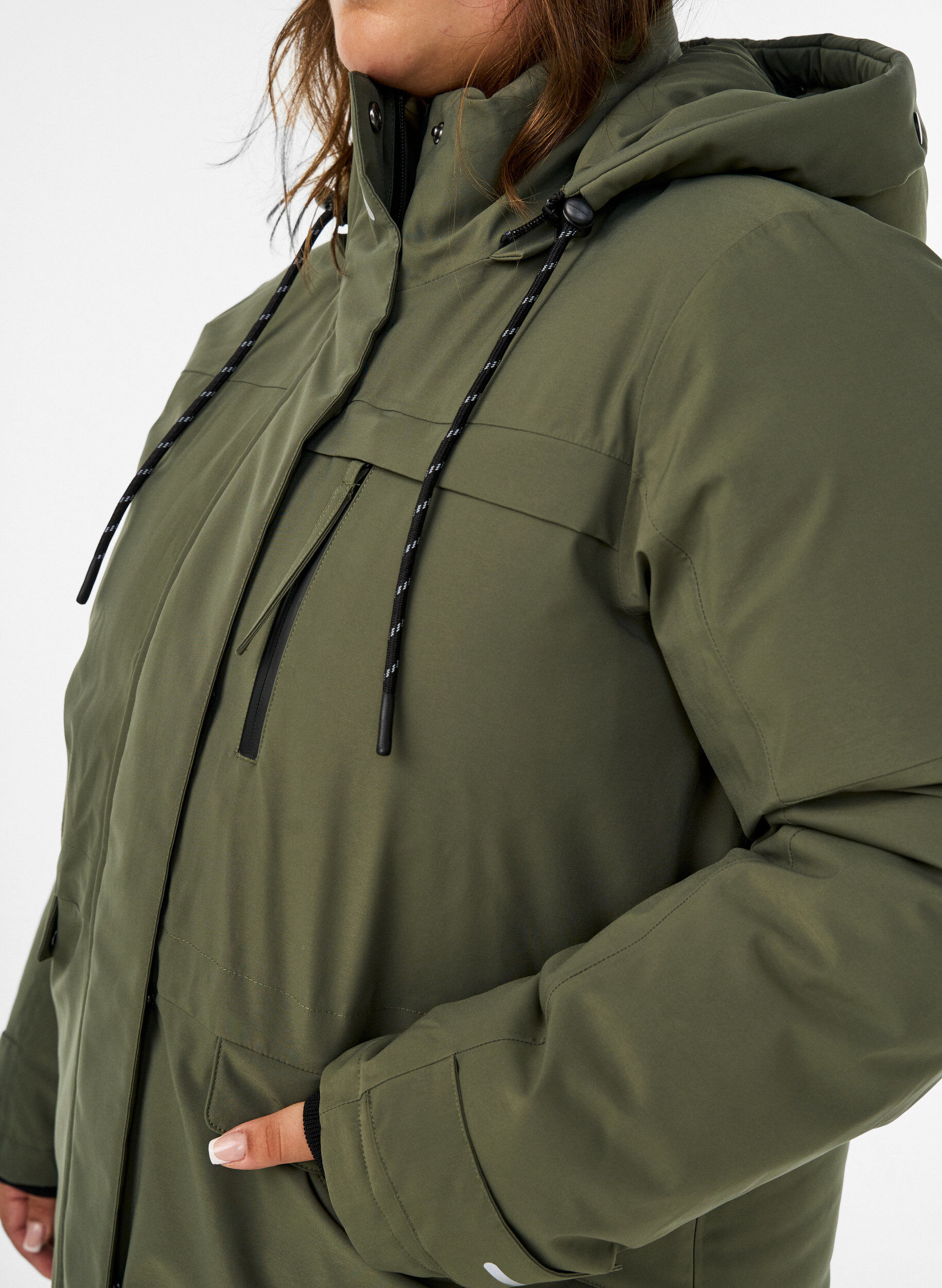 ZizziVett&auml;hylkiv&auml; parka hupulla ja toiminnallisilla yksityiskohdilla, Vihre&auml;, Model image number 3