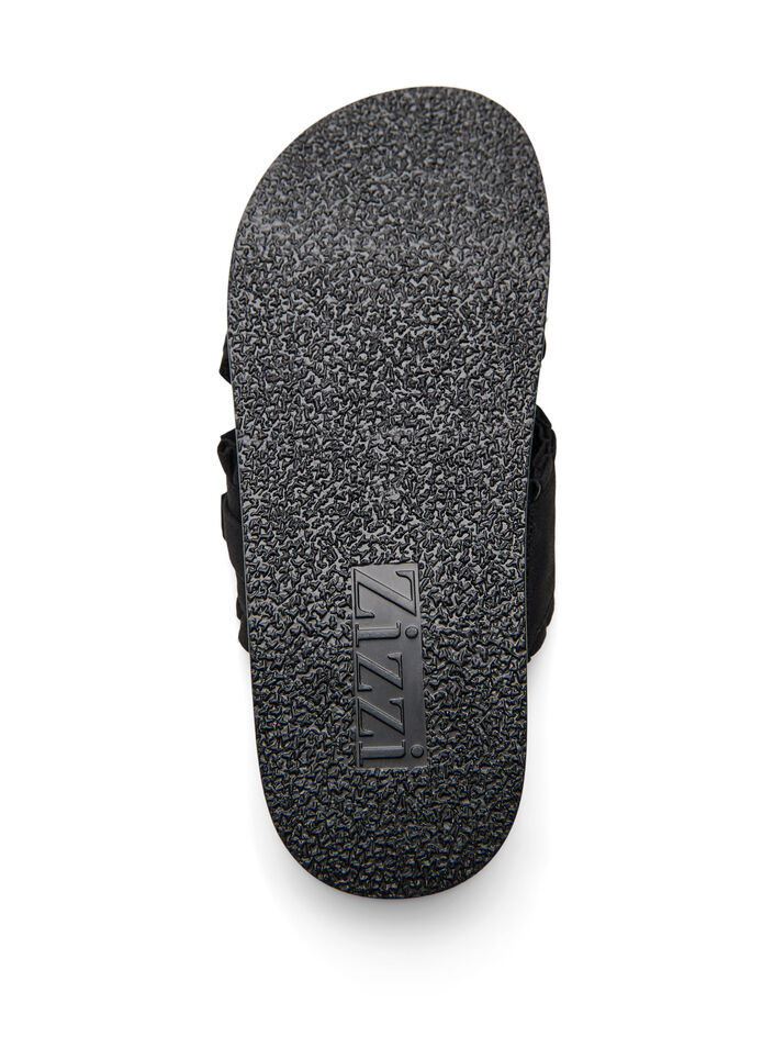 Sandaalit ristikk&auml;isill&auml; remmeill&auml; ja r&ouml;yhel&ouml;reunoilla, Musta, Packshot image number 4