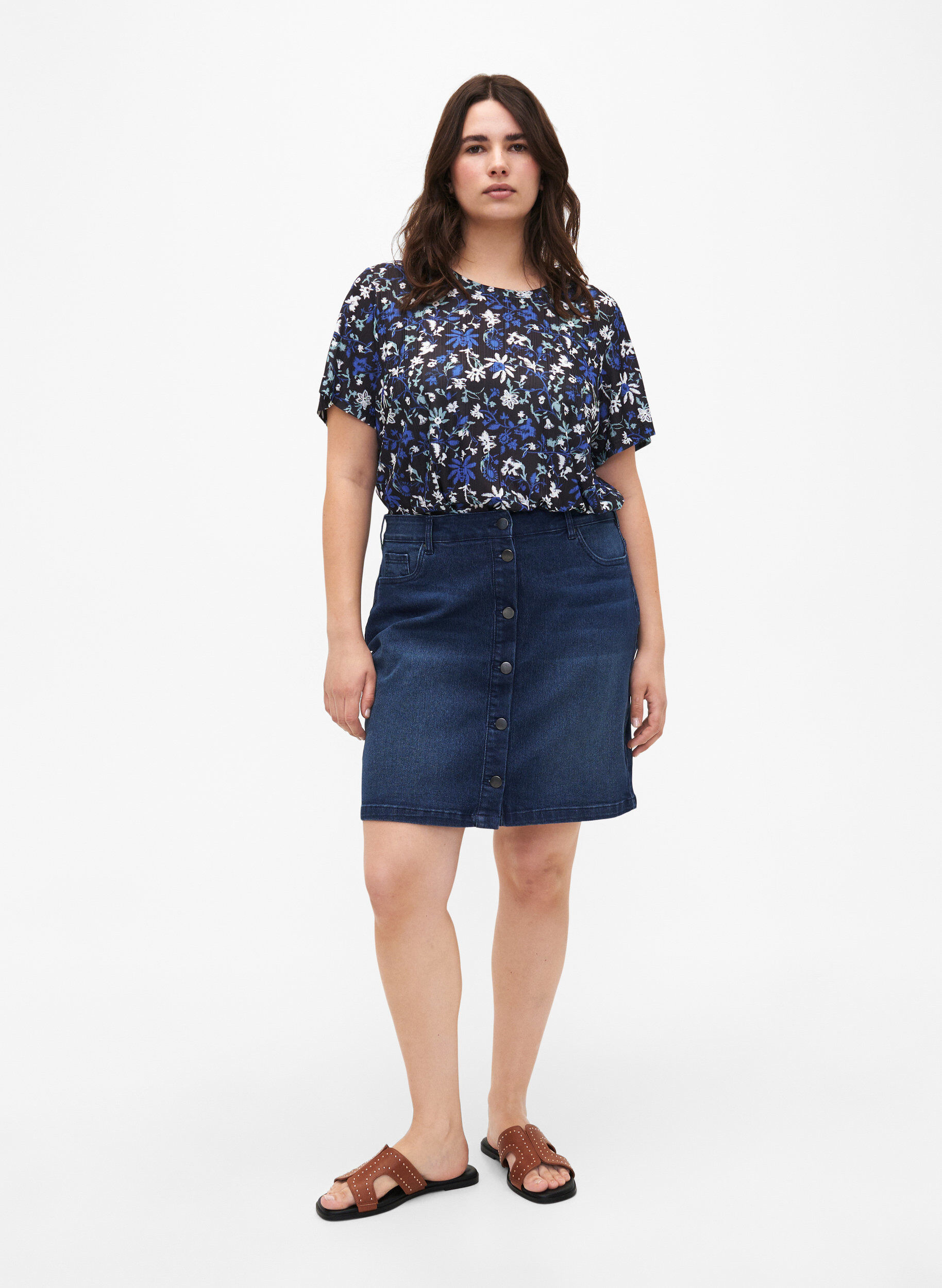 Zizzi FLASH &ndash; kukkakuvioitu T-paita, Black Blue Green AOP, Model image number 2