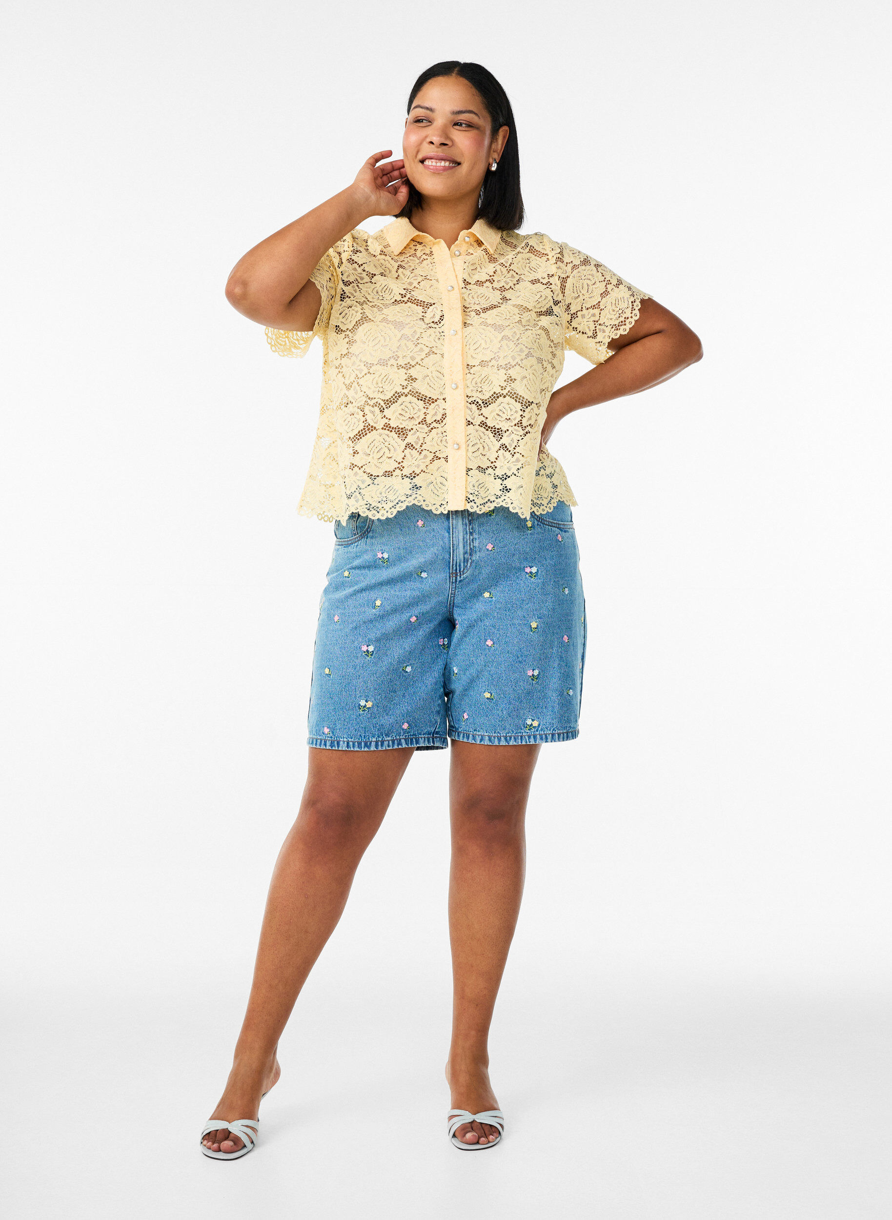 ZizziFarkkushortsit kirjailuilla kukilla, Sininen, Model image number 1
