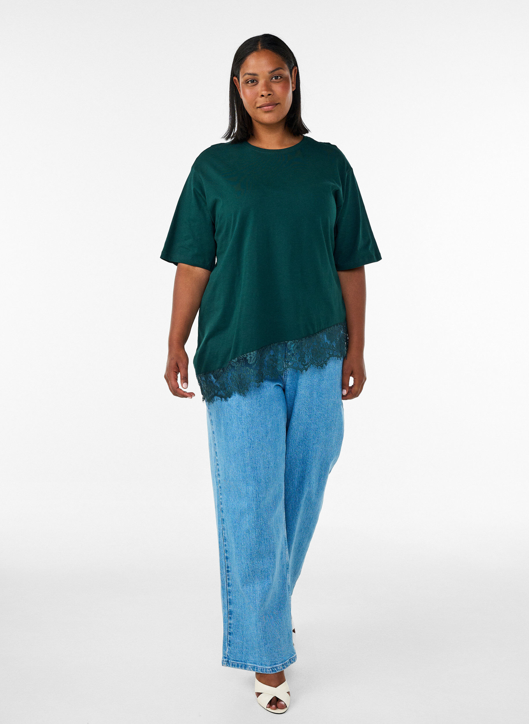 ZizziT-paita ep&auml;symmetrisell&auml; pitsihelmalla, Vihre&auml;, Model image number 1