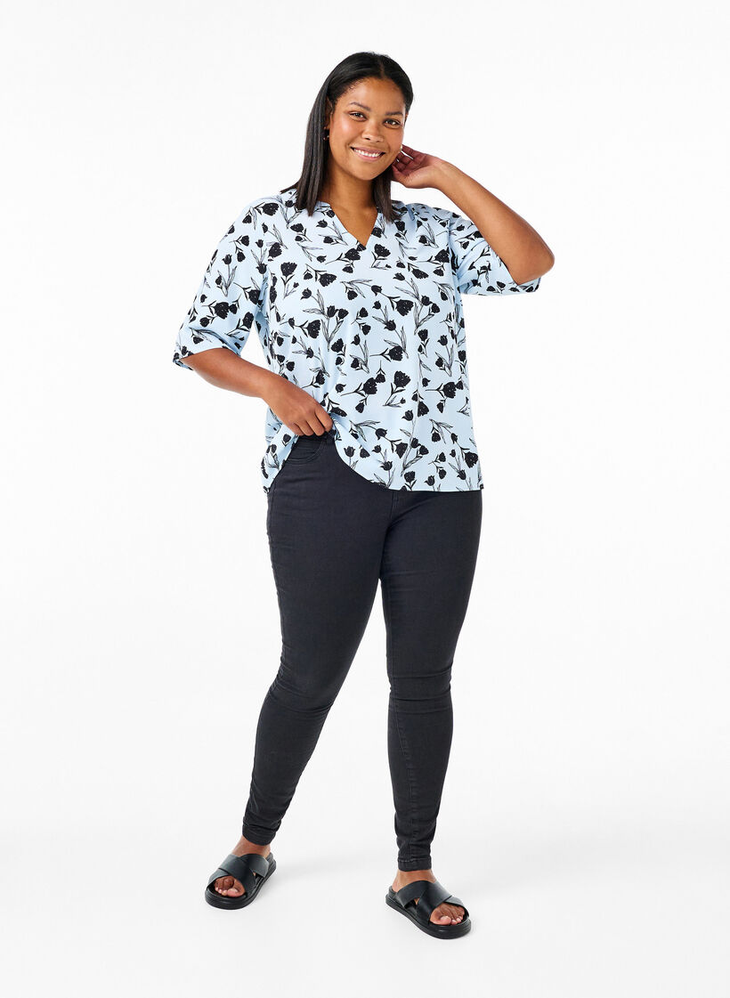 Kukkakuvioitu pusero, jossa on V-p&auml;&auml;ntie, Cashmere Blue Flower, Model image number 2