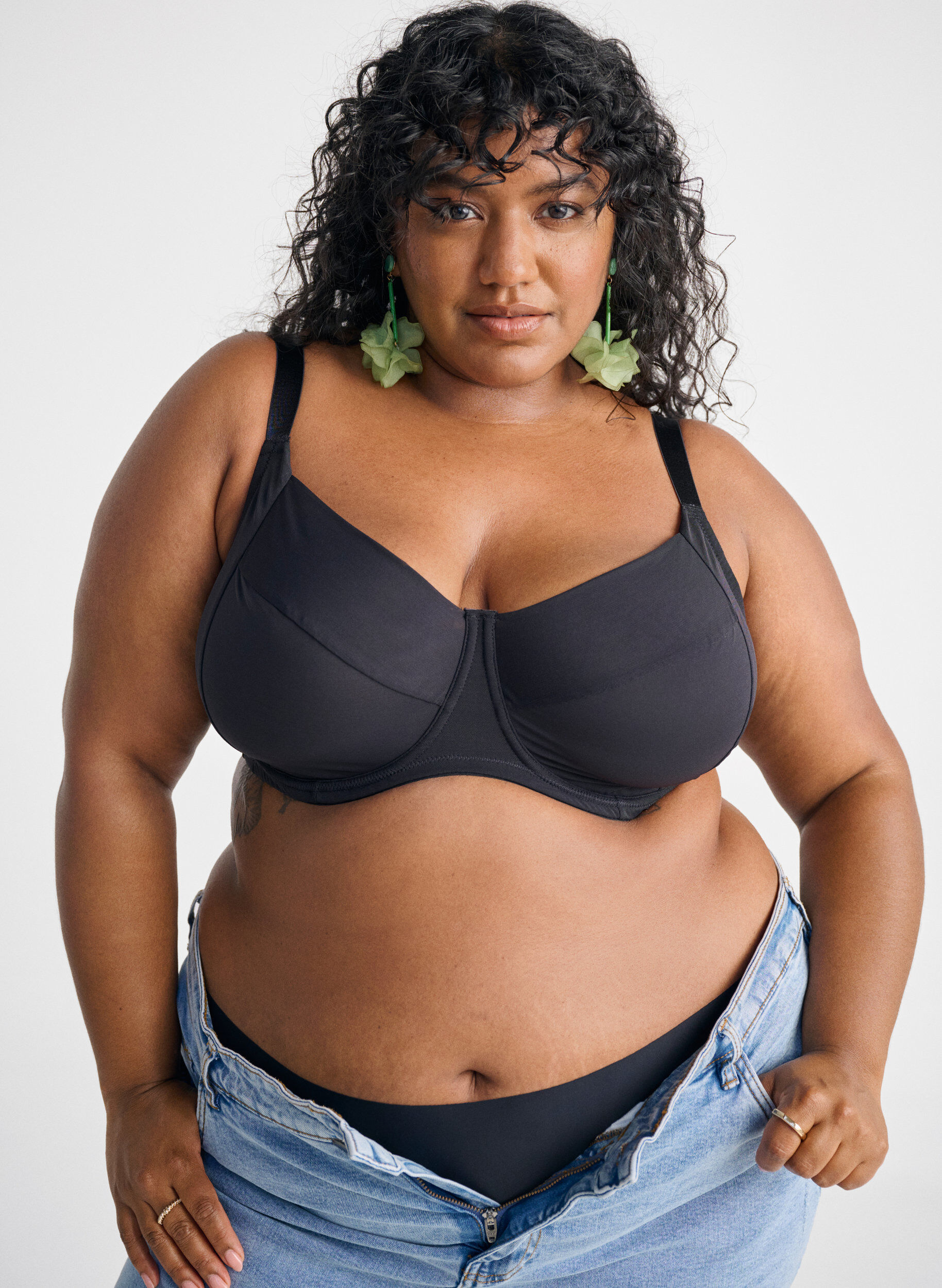 Zizzi T&auml;yspeitt&auml;v&auml; perusrintaliivit mesh-kankaassa, Musta, Image image number 0