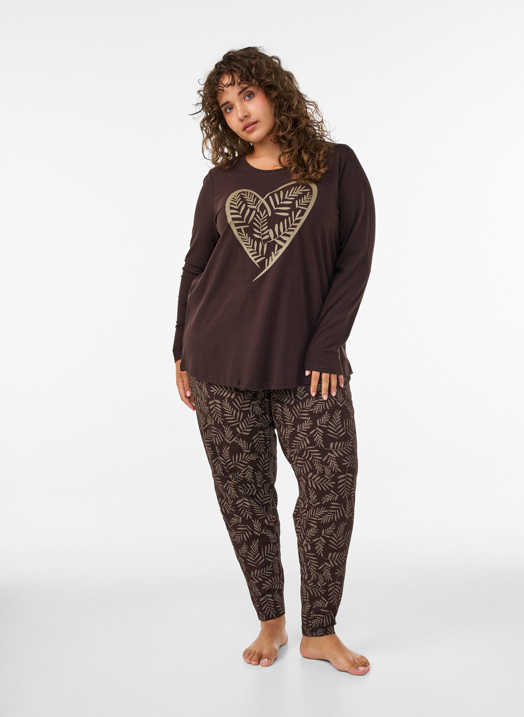 ZizziPuuvillainen pyjamapaita syd&auml;nprintill&auml;, Ruskea, Model image number 1