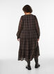 Ruudullinen midimekko kerroshelmalla, Ruskea, Model image number 1
