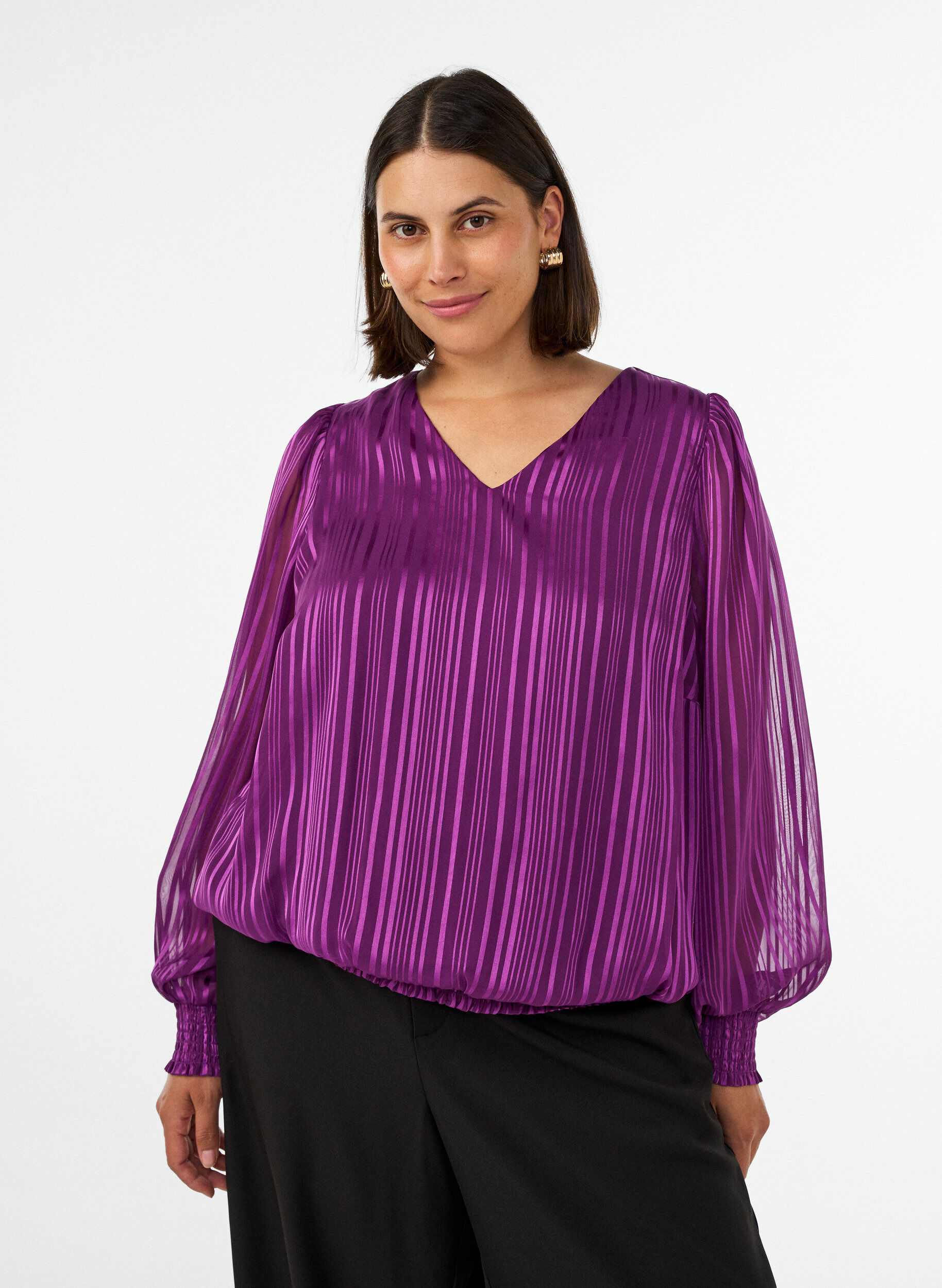Raidallinen pusero pallomaisella muodolla, Violetti, Model