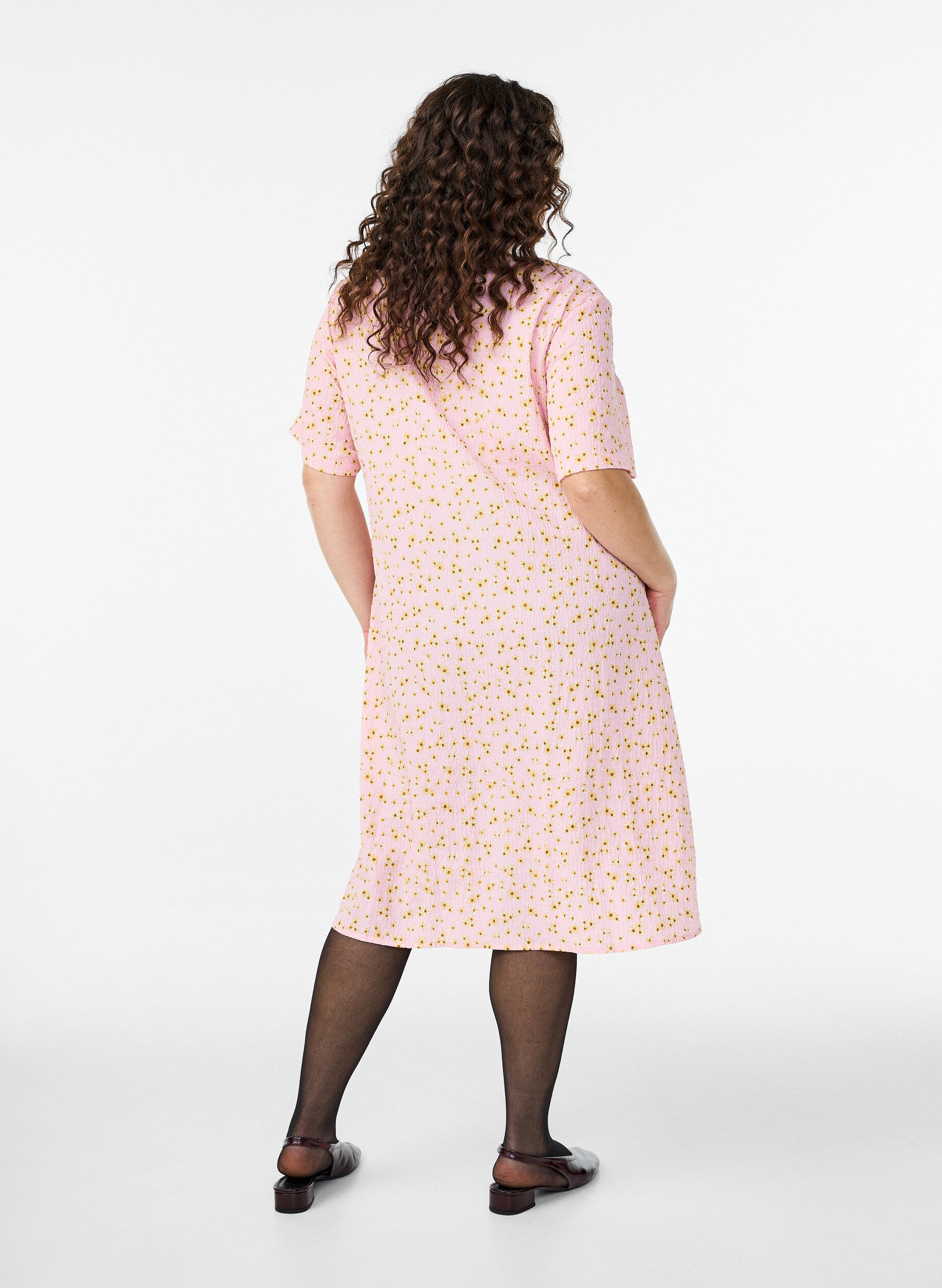 ZizziLyhythihainen mekko V-p&auml;&auml;ntiell&auml;, Vaaleanpunainen, Model image number 1