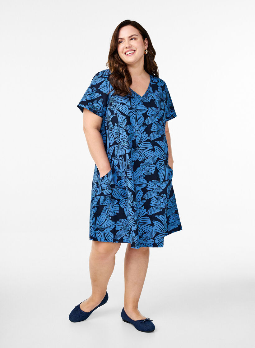 Lyhyt a-linjainen mekko kukkakuviolla, Sininen, Model image number 1