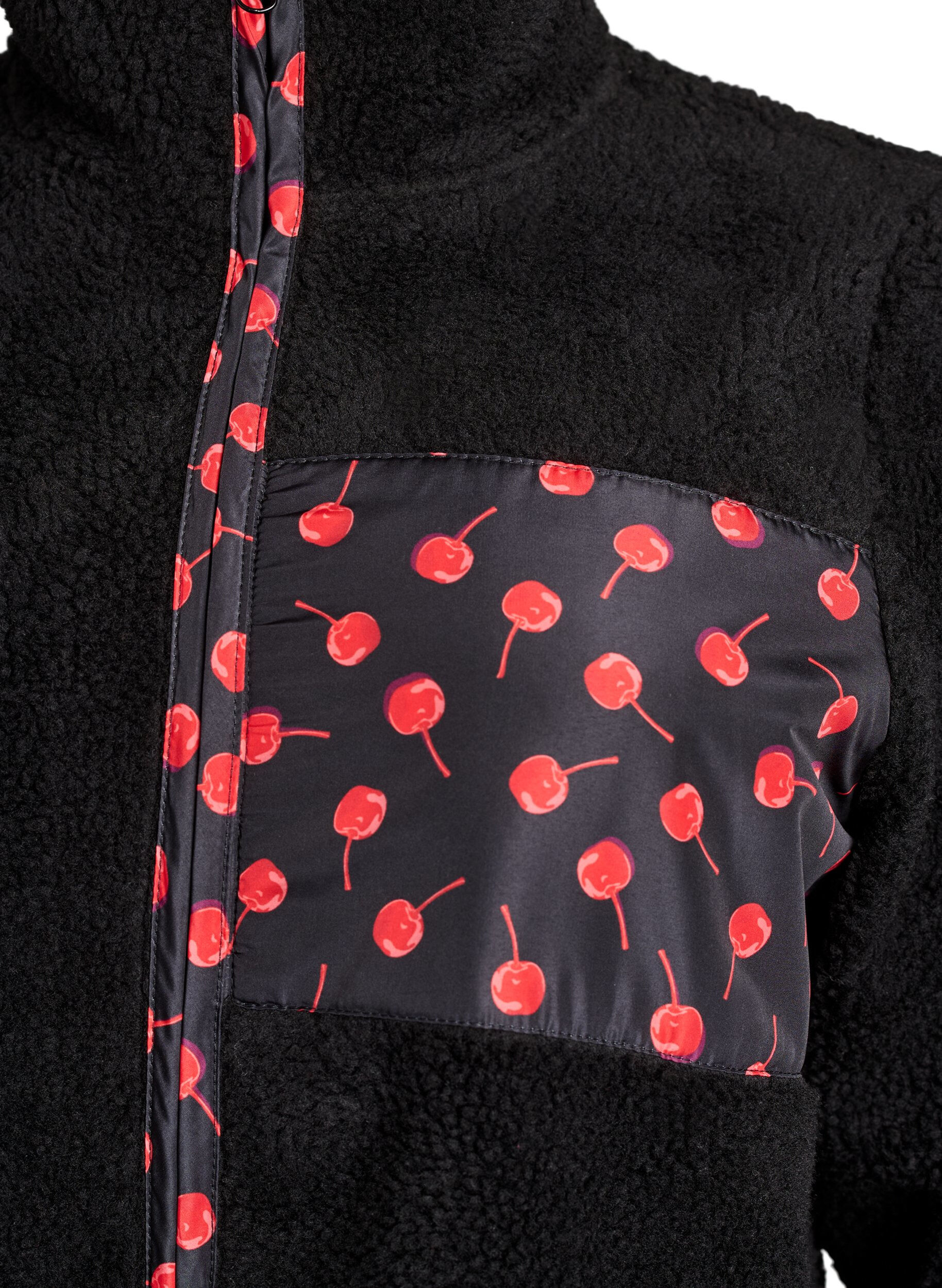 Zizzi Teddy-fleece -takki kirsikanyksityiskohdilla, Musta, Packshot image number 2