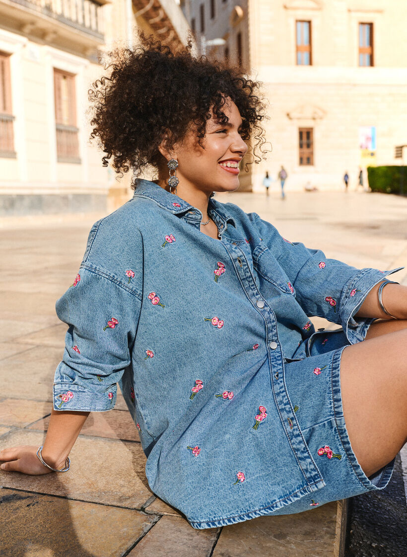 Farkkushortsit kirjailluilla kukilla, Sininen, Image image number 0