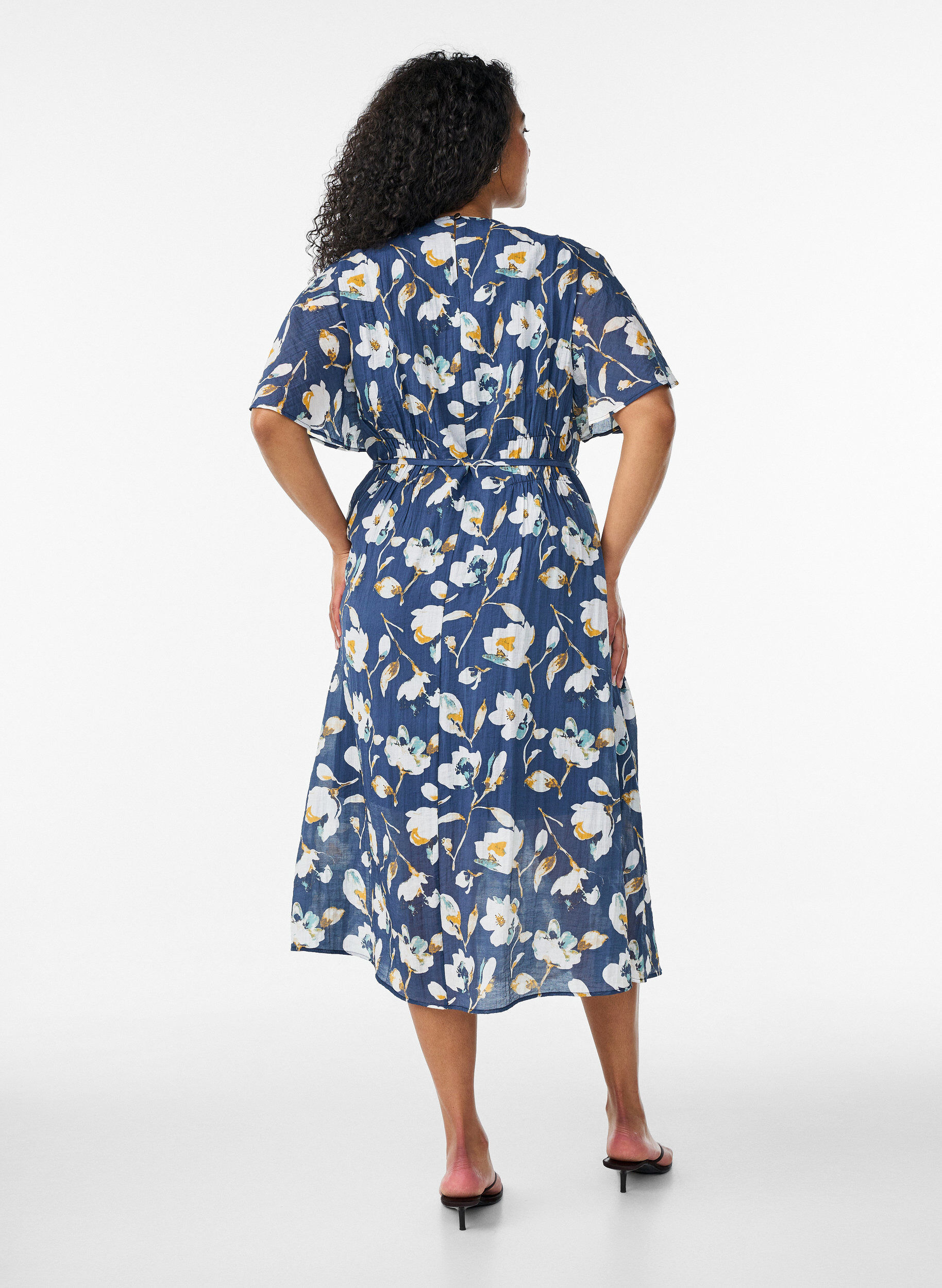ZizziNilkkapituinen mekko, jossa on hulmuavat hihat ja solmittava vy&ouml;t&auml;r&ouml;, Sininen, Model image number 1