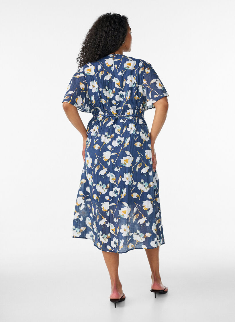 Nilkkapituinen mekko, jossa on hulmuavat hihat ja solmittava vy&ouml;t&auml;r&ouml;, Sininen, Model image number 1