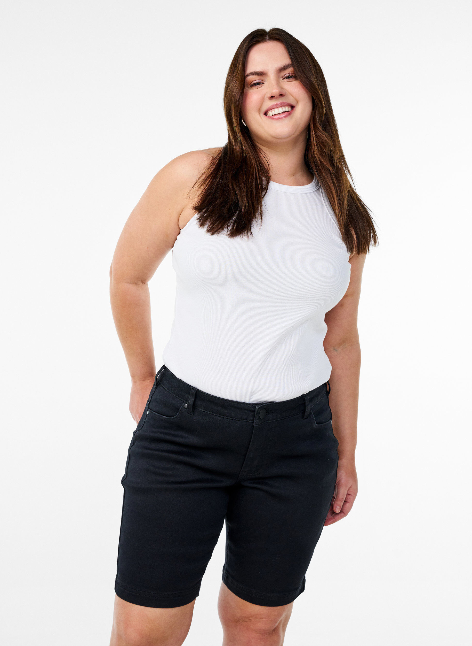 Tyk&ouml;istuvat Emily-shortsit, joissa on normaali vy&ouml;t&auml;r&ouml;, Musta, Model