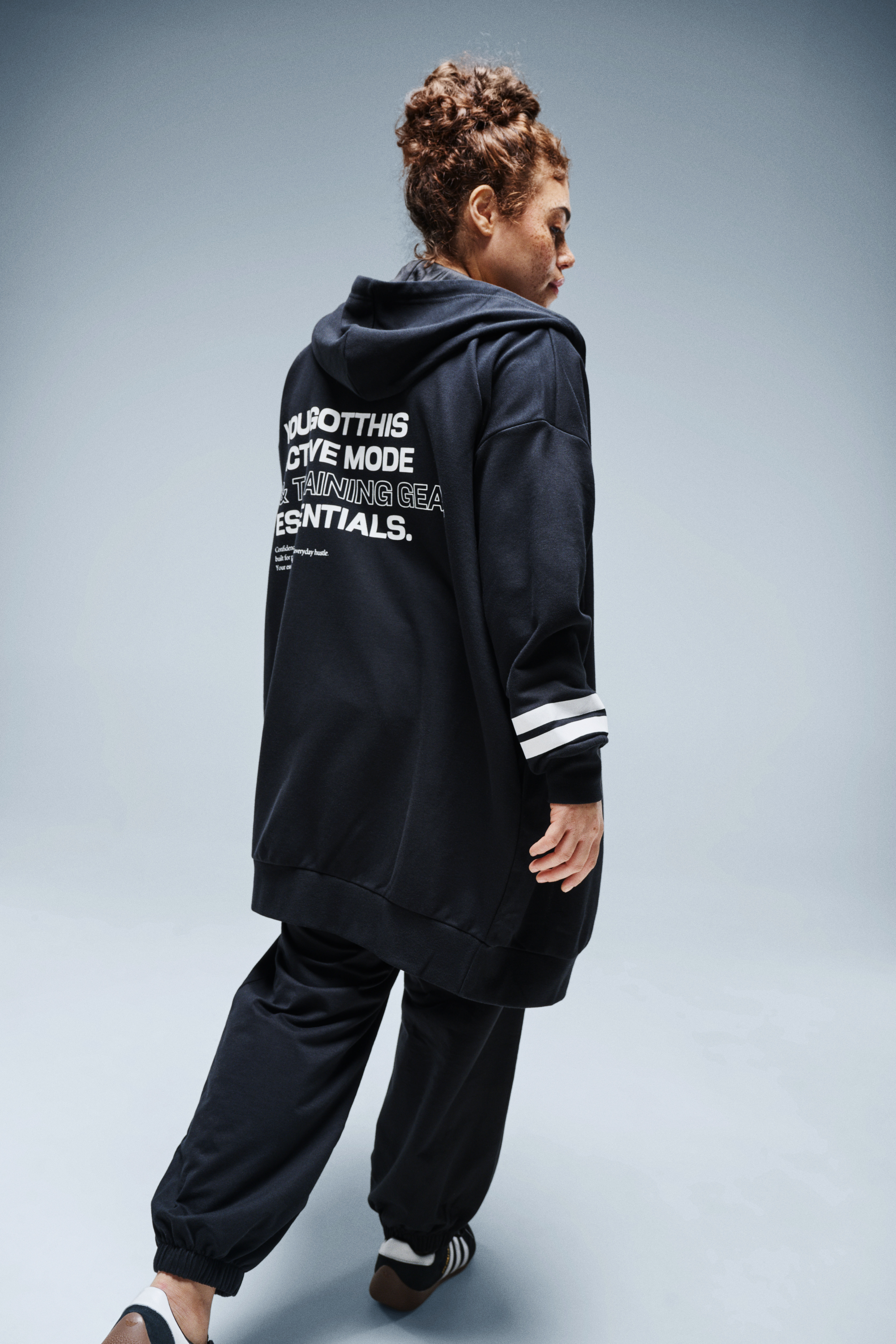 Zizzi Pitk&auml; collegepaita, , Model