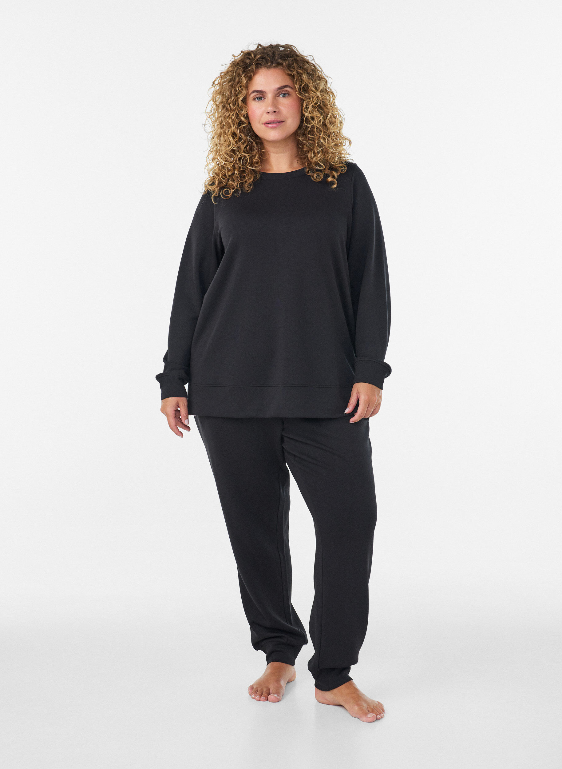 ZizziPitk&auml;hihainen jerseypusero py&ouml;re&auml;ll&auml; p&auml;&auml;ntiell&auml;, Musta, Model image number 1