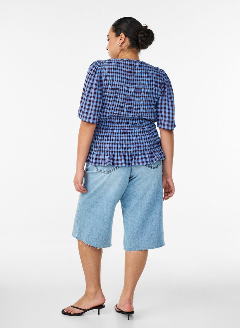 Lyhyet farkut, joissa on kulunut ilme ja viimeistelem&auml;tt&ouml;m&auml;t reunat, Sininen, Model image number 1