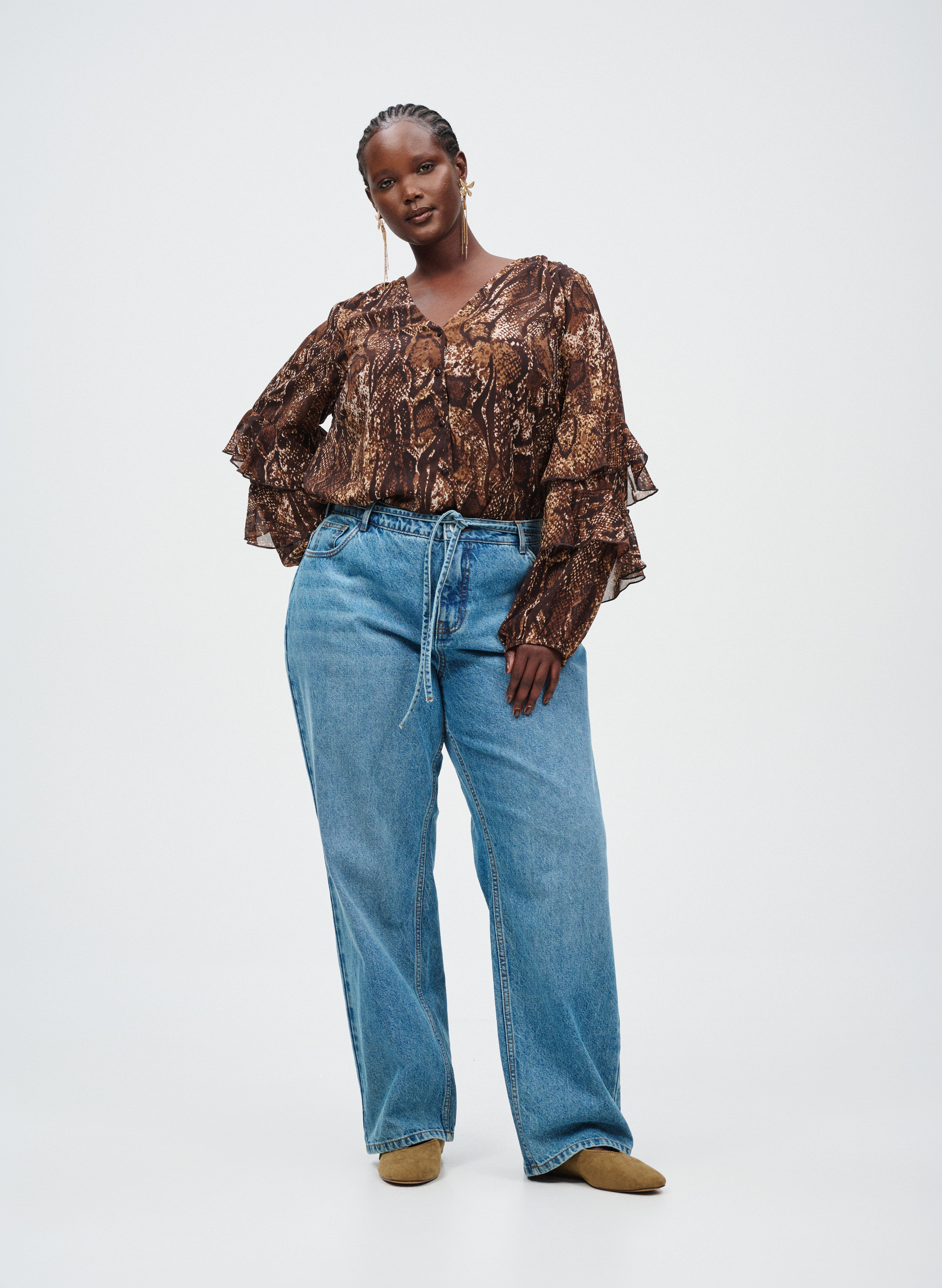 Pusero r&ouml;yhel&ouml;ill&auml;, , Model