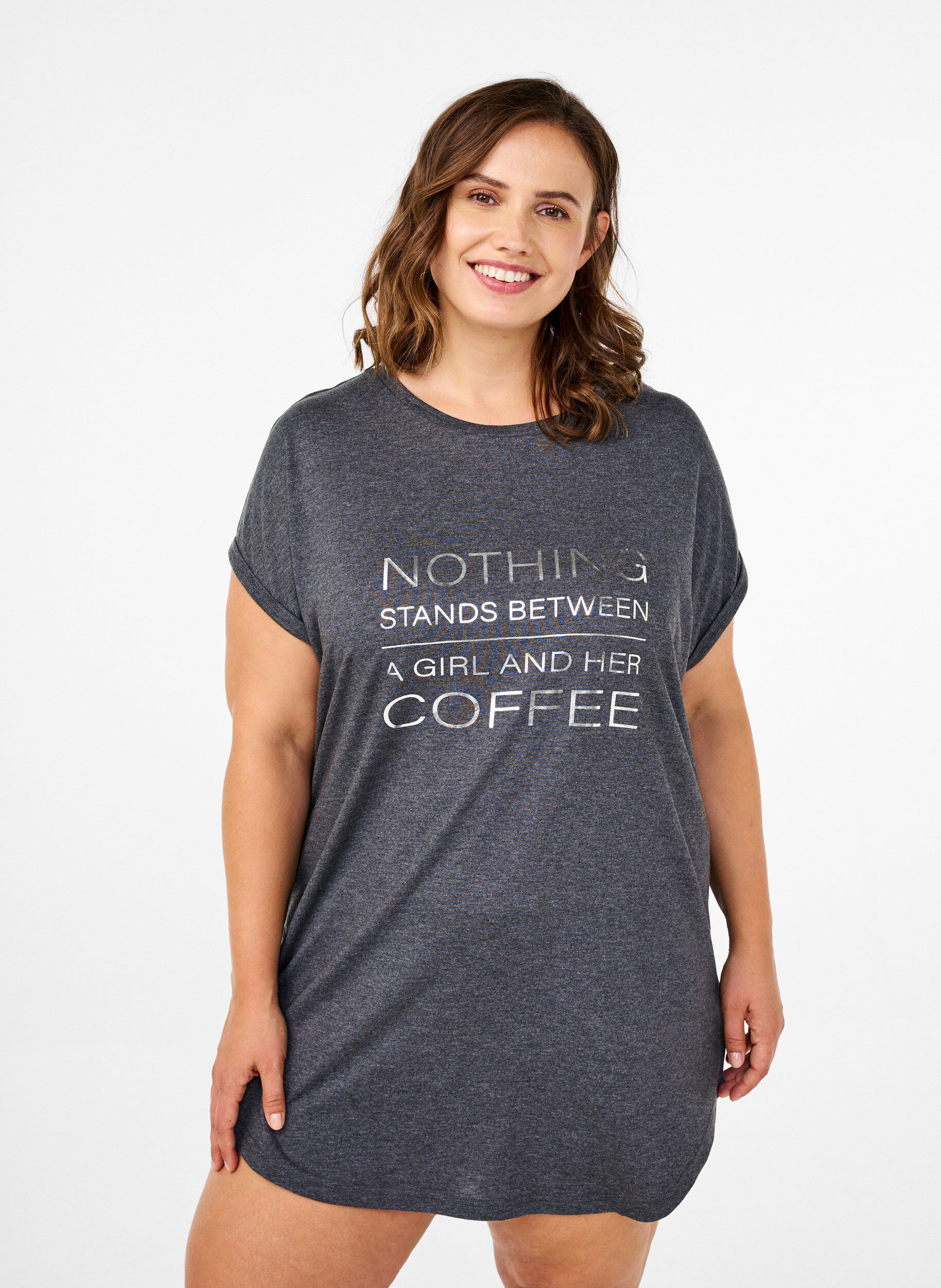 ZizziLyhythihainen y&ouml;paita tekstipainatuksella, , Model image number 0