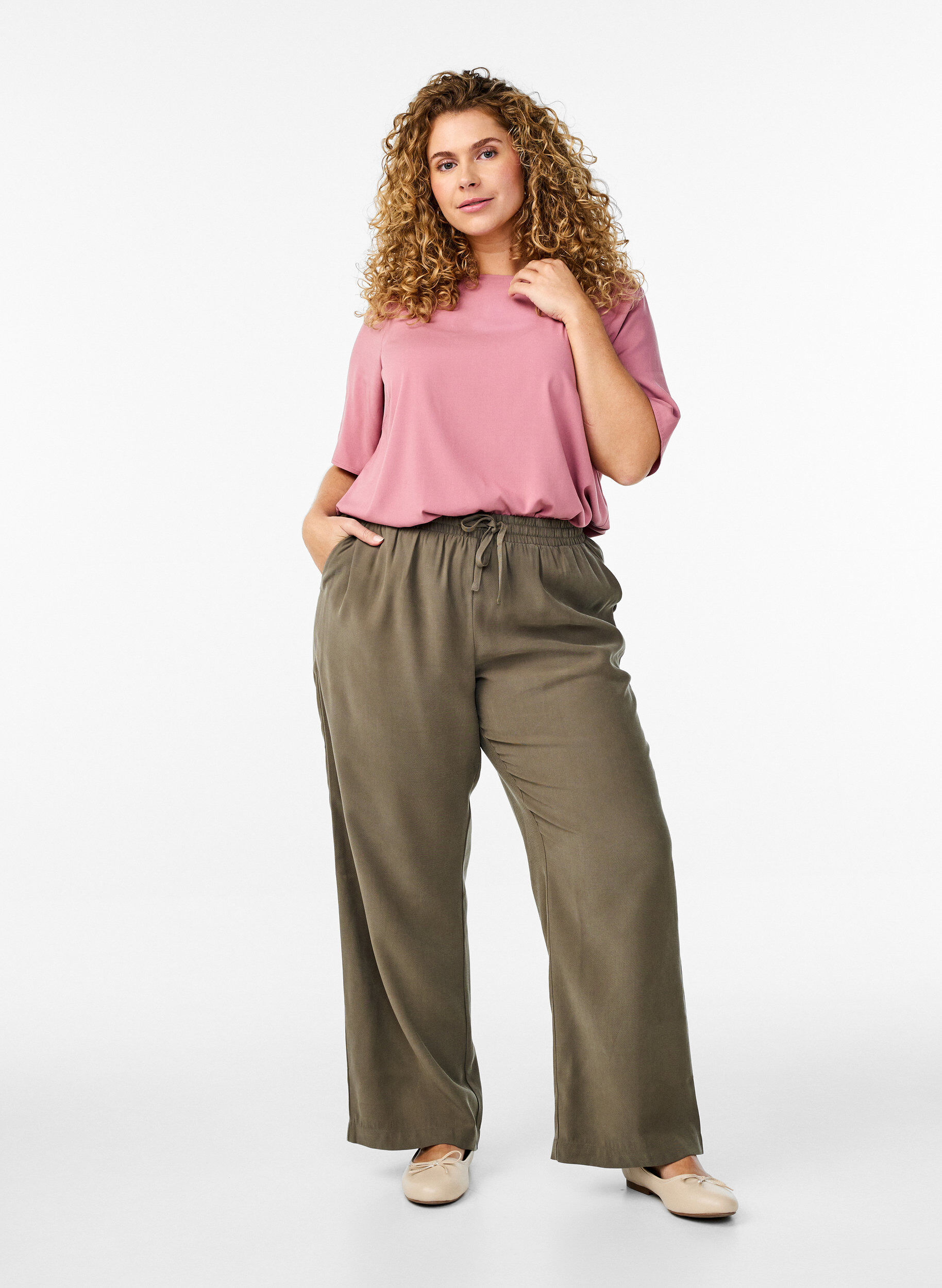 Zizzi FLASH &ndash; Lyhythihainen kudottu pusero, jossa on py&ouml;re&auml; p&auml;&auml;ntie, Vaaleanpunainen, Model image number 1