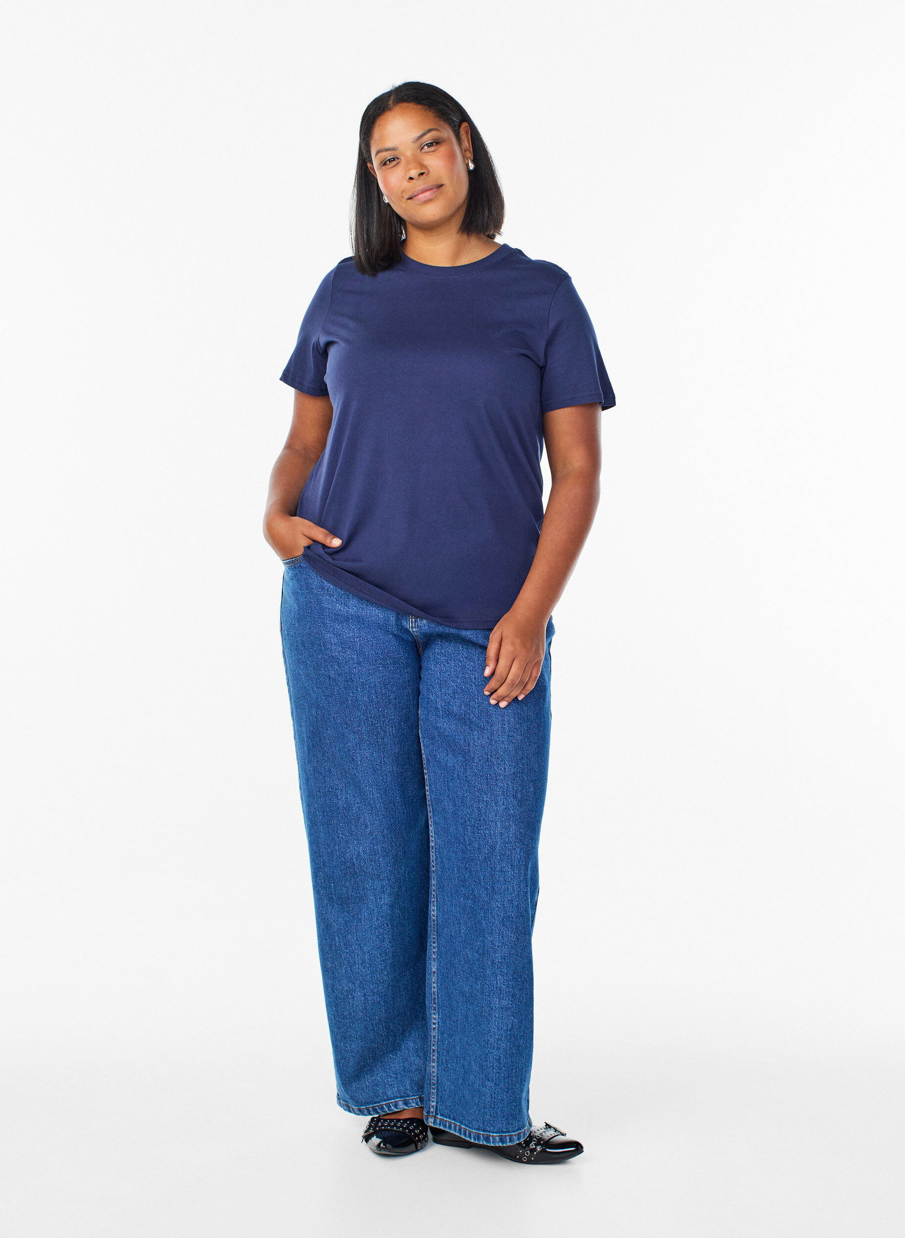 ZizziPuuvillainen perus-T-paita, jossa on py&ouml;re&auml; kaula-aukko, Sininen, Model image number 1