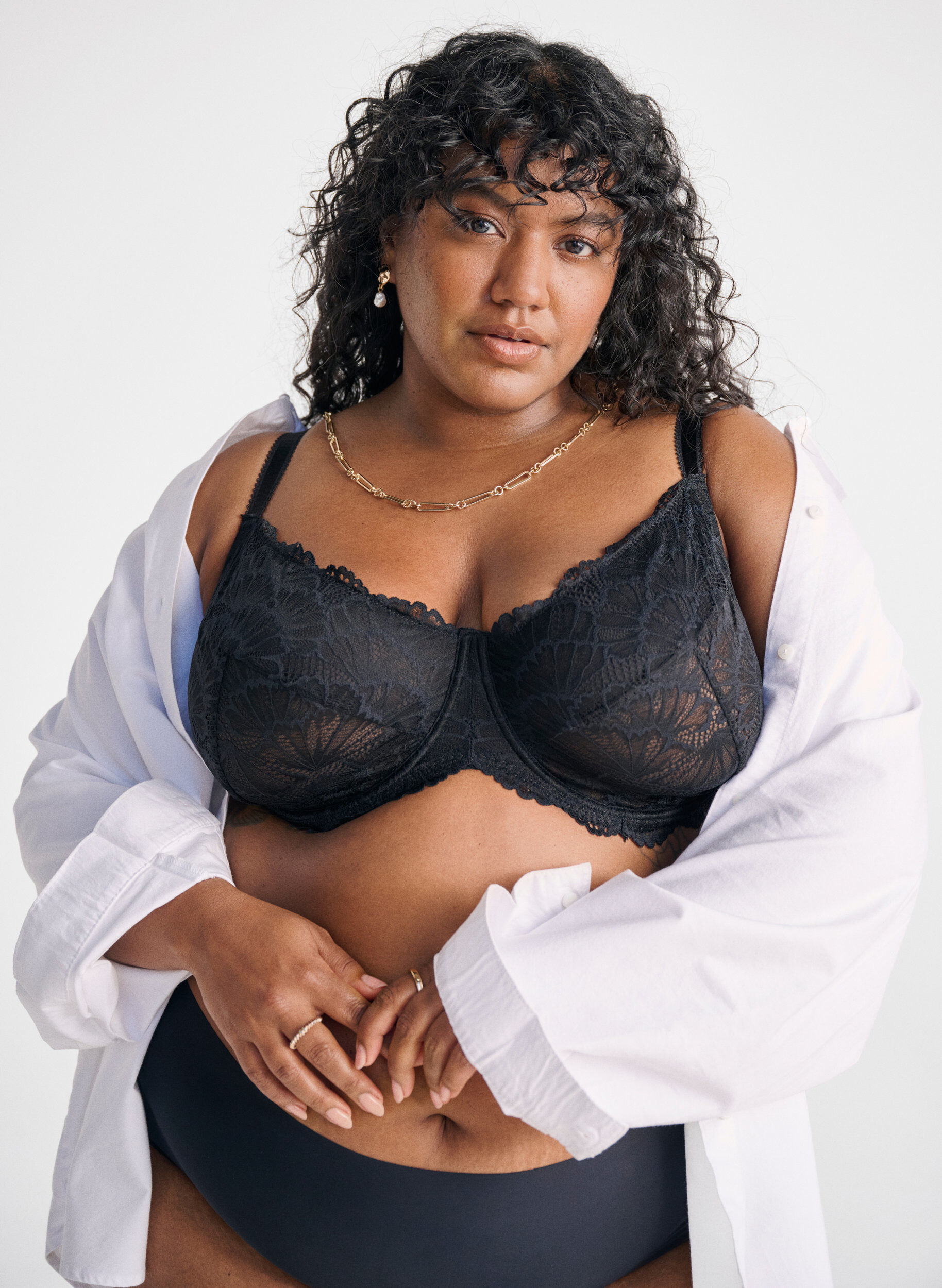 Zizzi T&auml;yspeitt&auml;v&auml; pitsirintaliivi kaarituella, Musta, Image image number 0