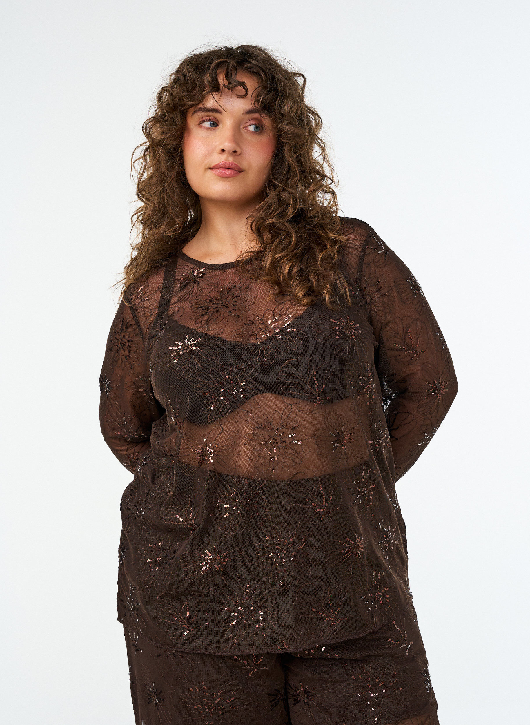 Meshpusero kukilla ja paljeteilla, Ruskea, Model