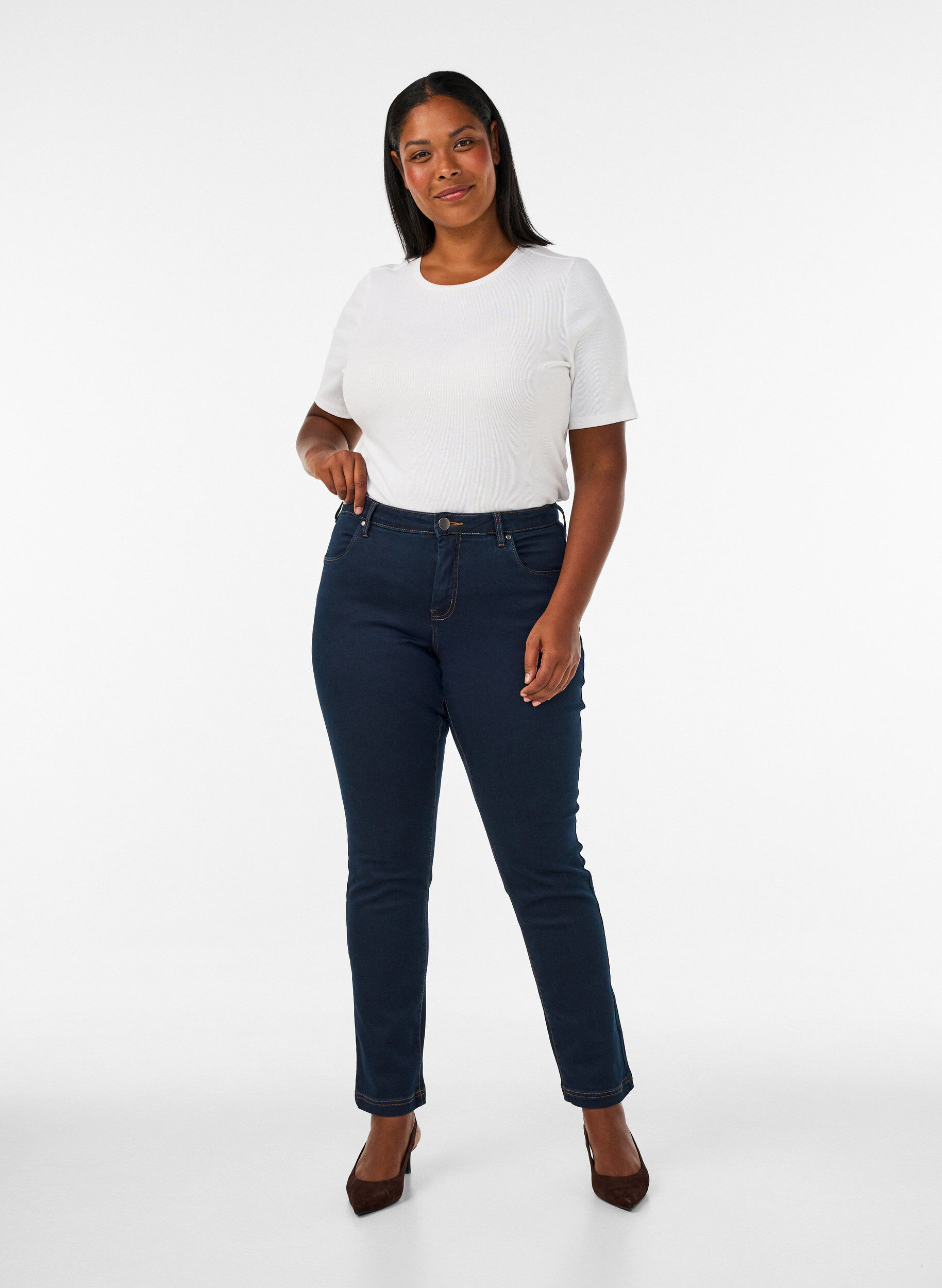 Slim fit Emily-farkut normaalilla vy&ouml;t&auml;r&ouml;ll&auml;, Sininen, Model