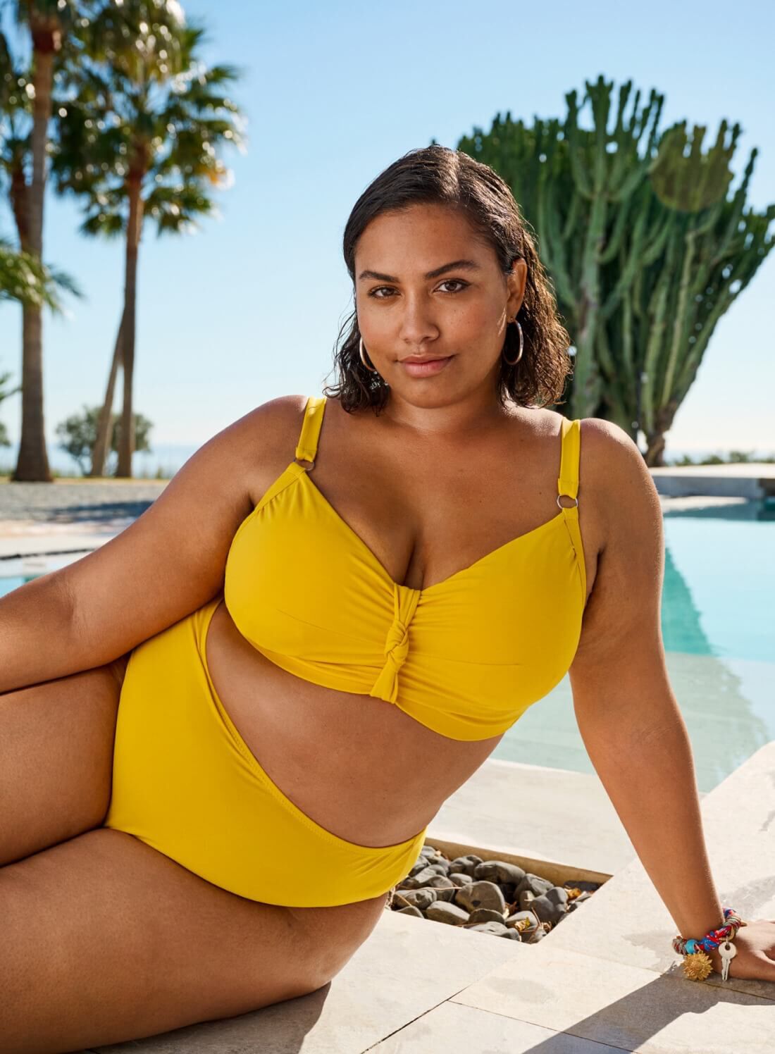 Keltaiset bikinit, , Model