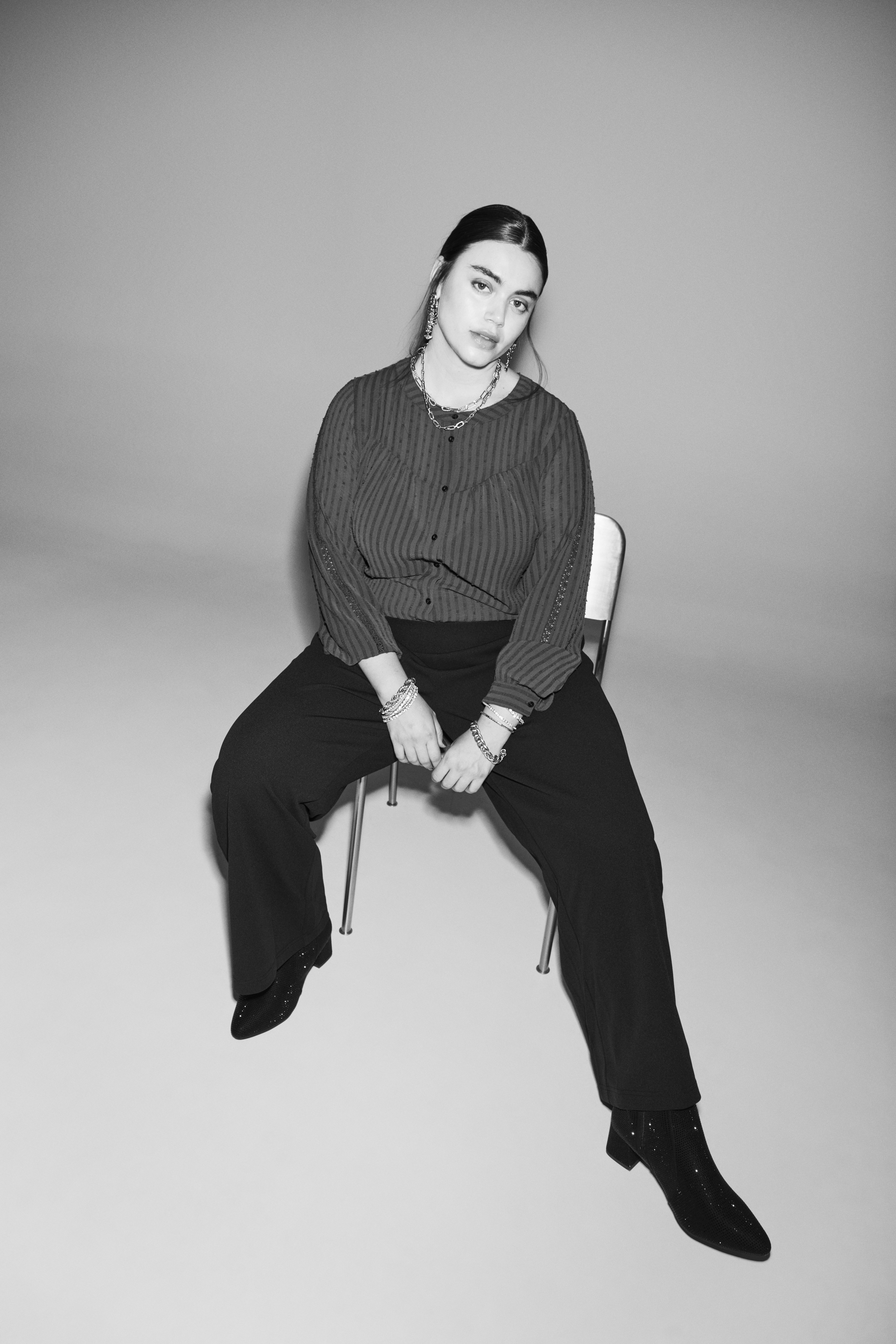 Zizzi Paita, jossa on brodeerausyksityiskohtia, , Model