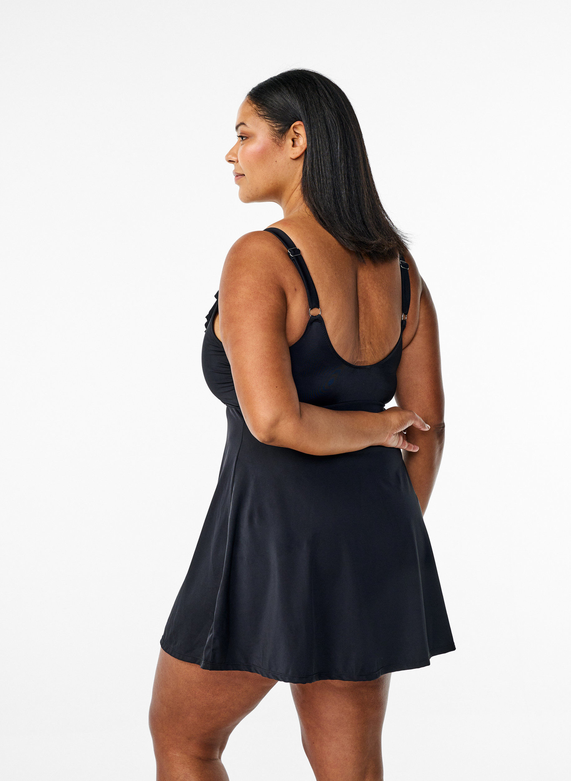 Zizzi Uimapuku r&ouml;yhel&ouml;ill&auml; ja irrotettavilla toppauksilla, Musta, Model image number 2