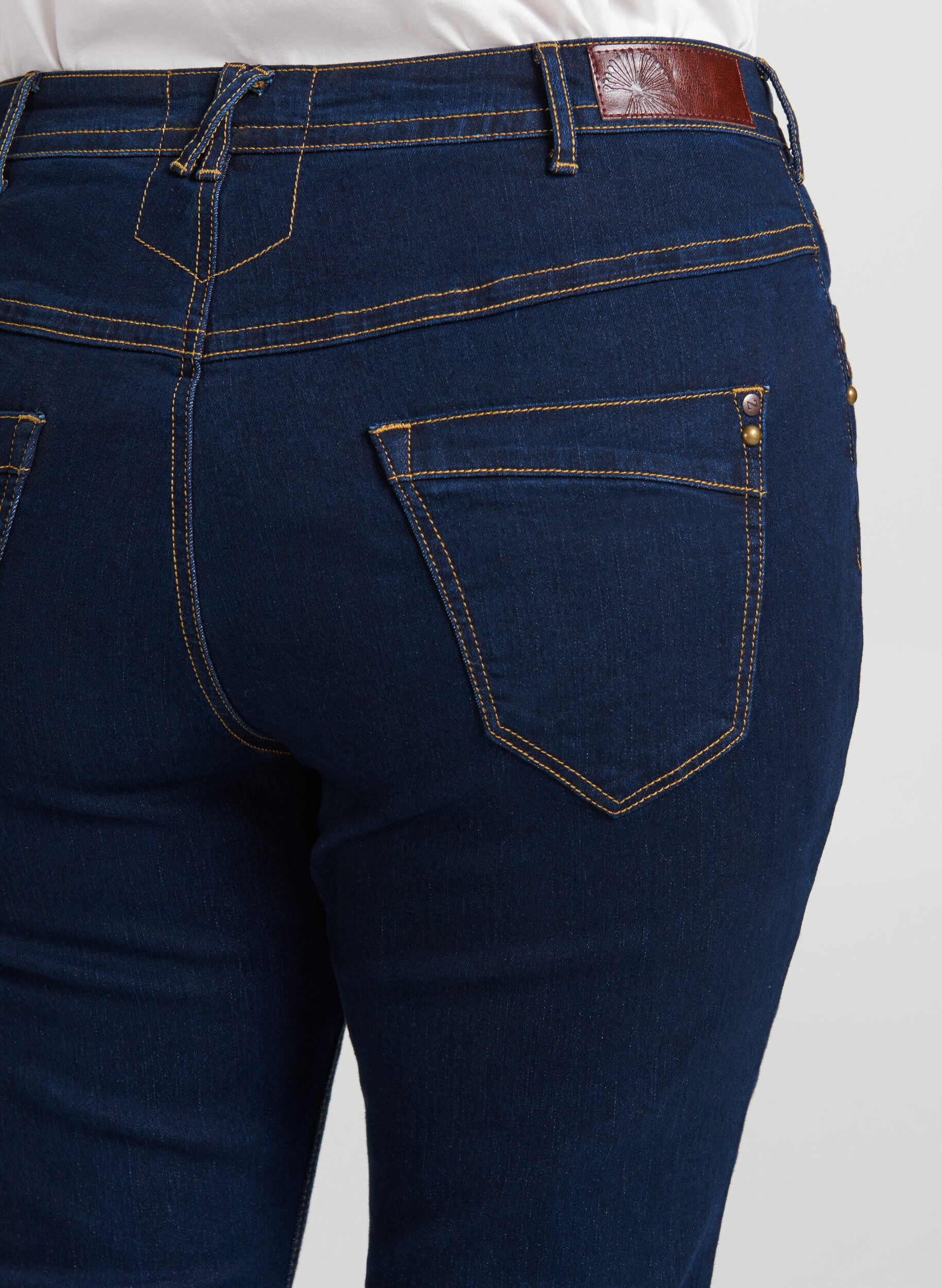 ZizziSlim fit Vilma-farkut korkealla vy&ouml;t&auml;r&ouml;ll&auml;, Sininen, Model image number 2