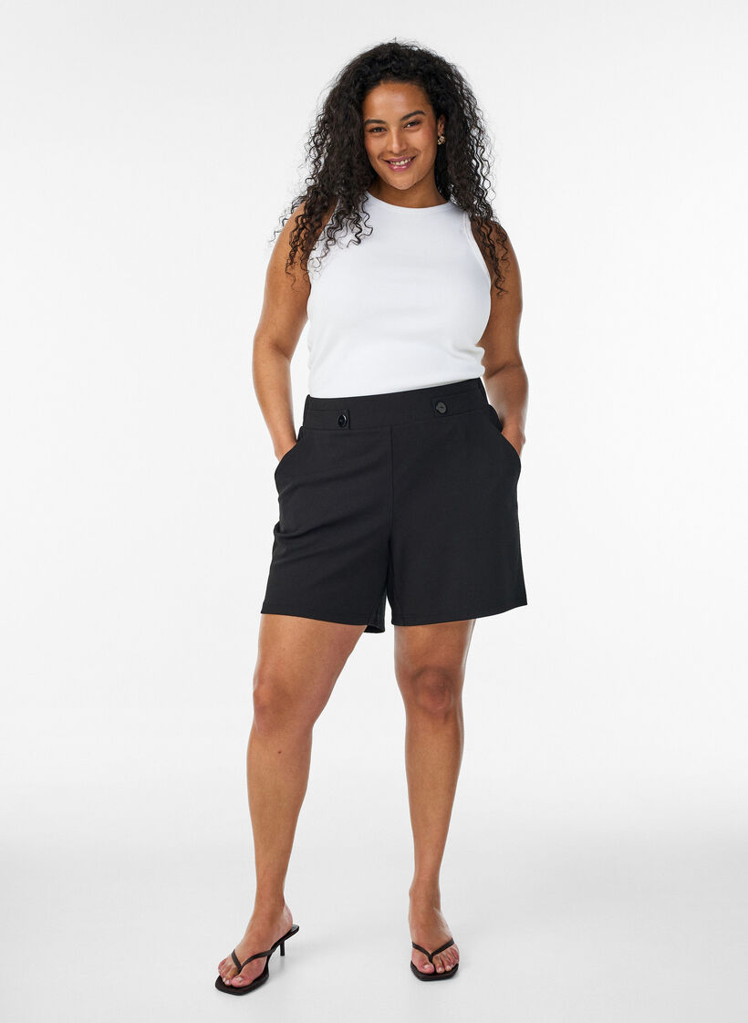 V&auml;lj&auml;t shortsit taskuilla , Musta, Model image number 1