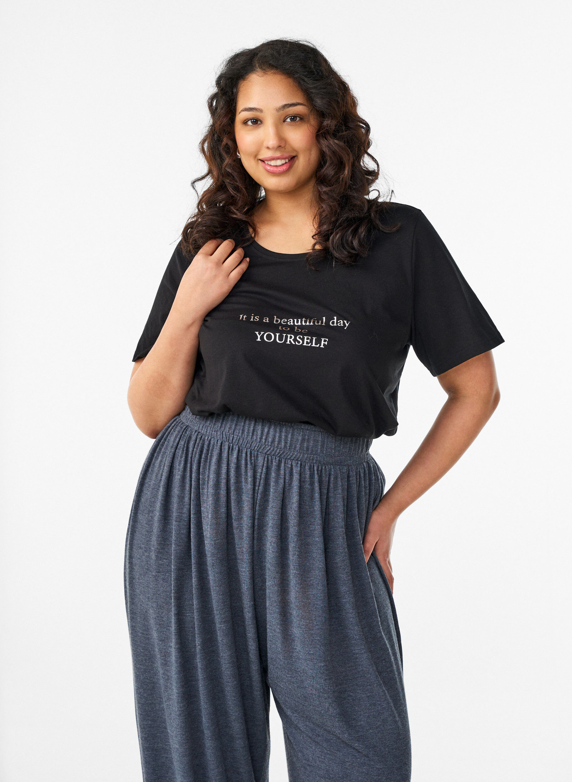 Zizzi T-paita printill&auml;, Musta, Model image number 0