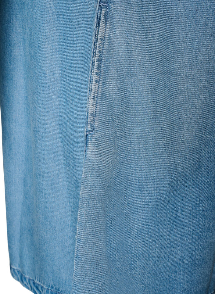 Lyocell-denimmekko napeilla ja lyhyill&auml; hihoilla, Sininen, Packshot image number 3